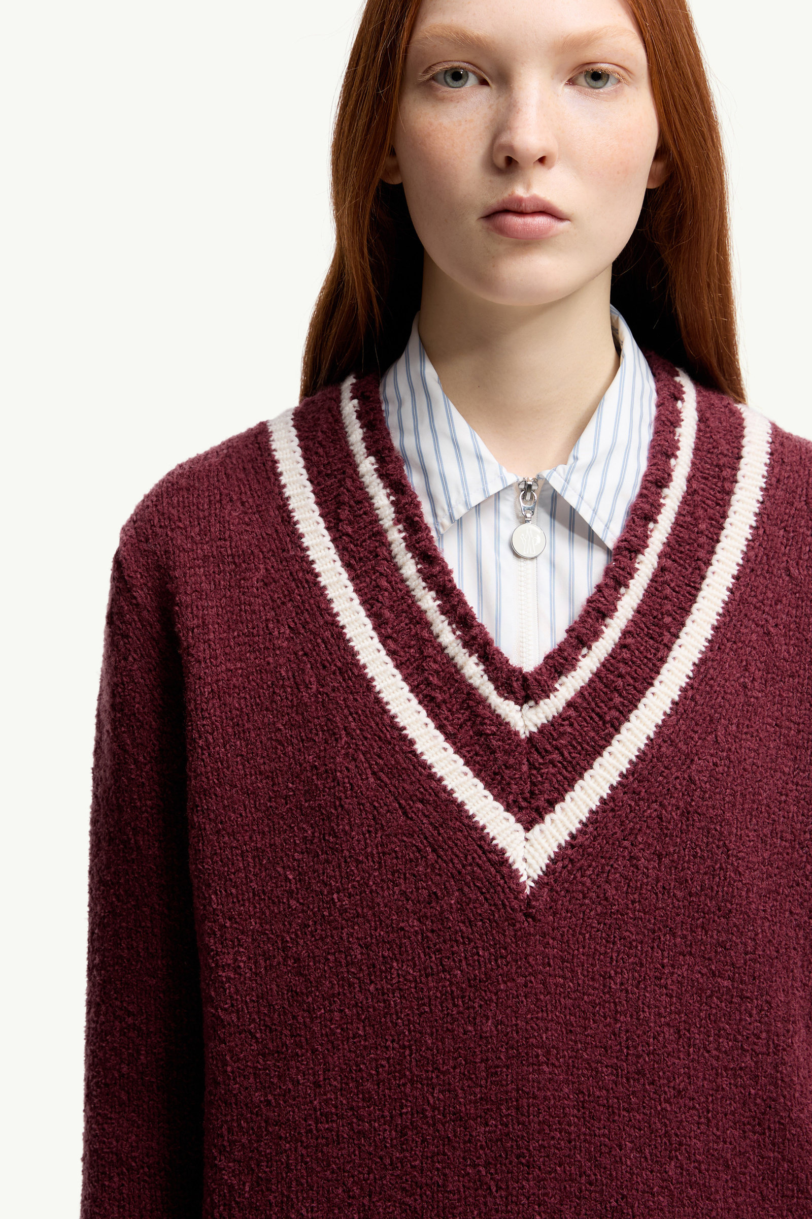 Pull matelassé en coton et laine mélangés à col en V Femmes Bordeaux Moncler 5