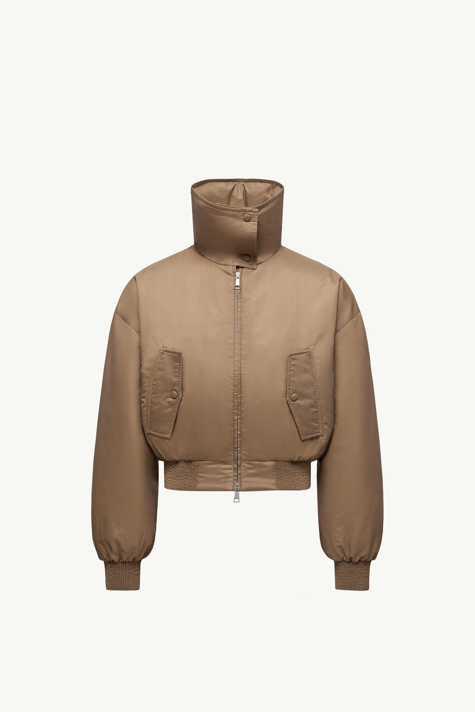 https://moncler-cdn.thron.com/api/v1/content-delivery/shares/dpx6uv/contents/K20961A00001598ZY81N_F/image/K20961A00001598ZY81N_F