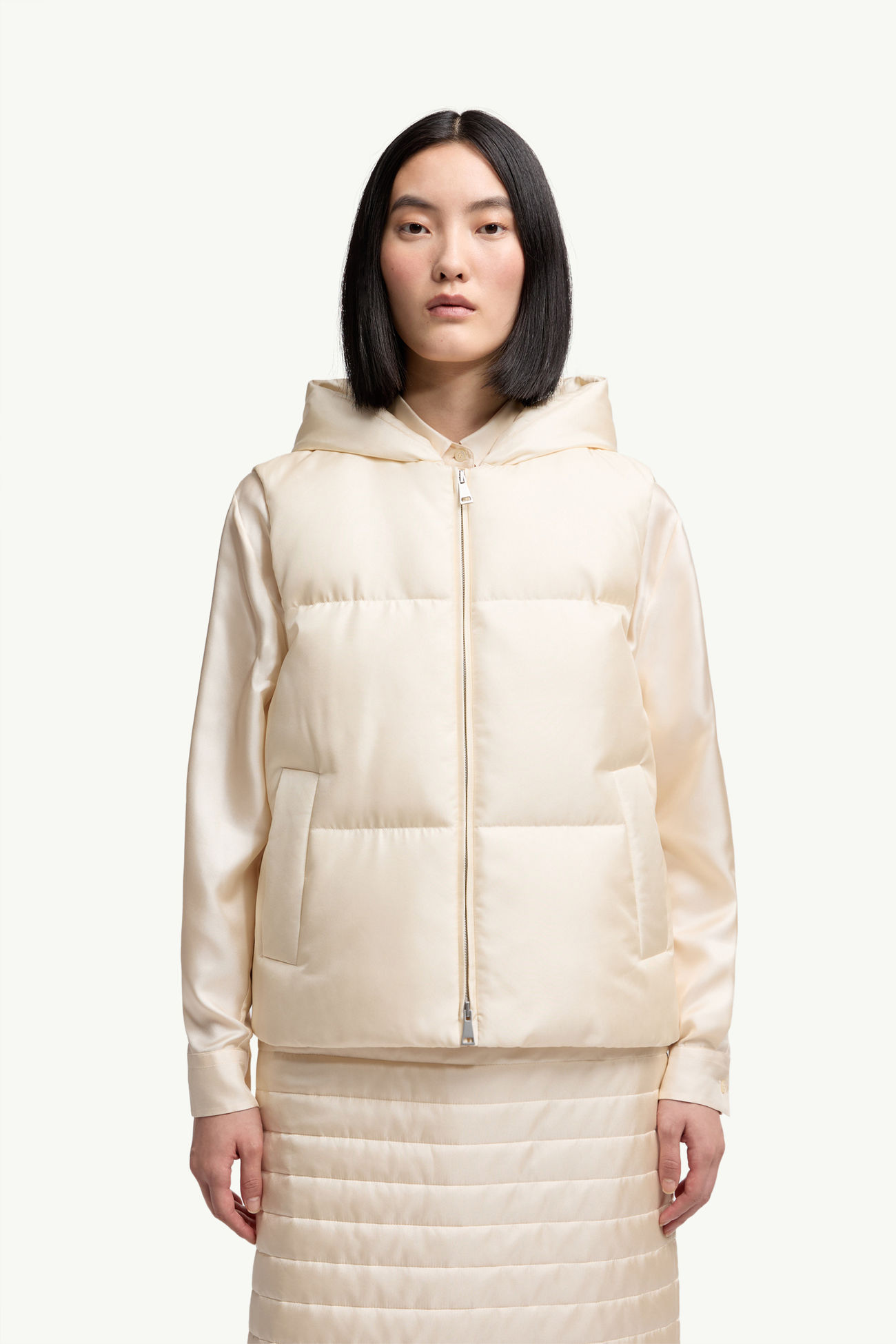 Chaleco plumífero con capucha Moncler + Qiu Hao Linglong Mujer Blanco Marfil Moncler 3