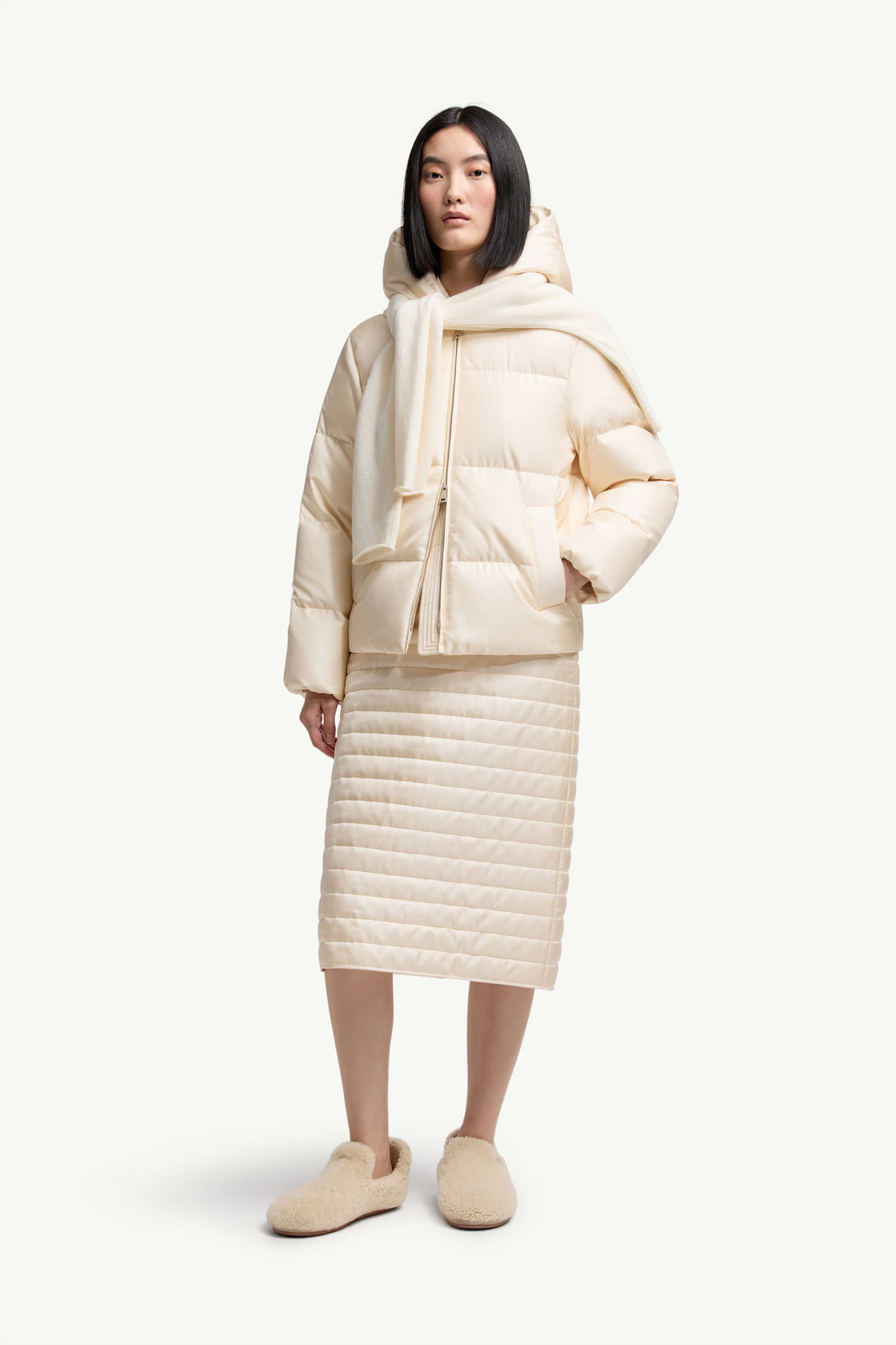 Moncler + Qiu Hao Duan kurze Daunenjacke mit Kapuze Damen Weiß-Elfenbein Moncler 0