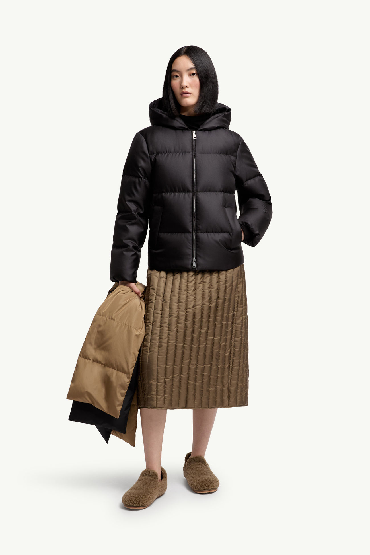Moncler + Qiu Hao Duan kurze Daunenjacke mit Kapuze Damen Schwarz Moncler 0