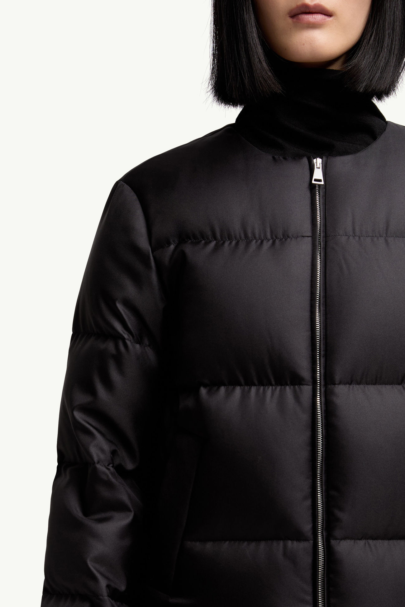 Moncler + Qiu Hao Duan女士连帽短款羽绒夹克外套 女士 黑色 Moncler 6