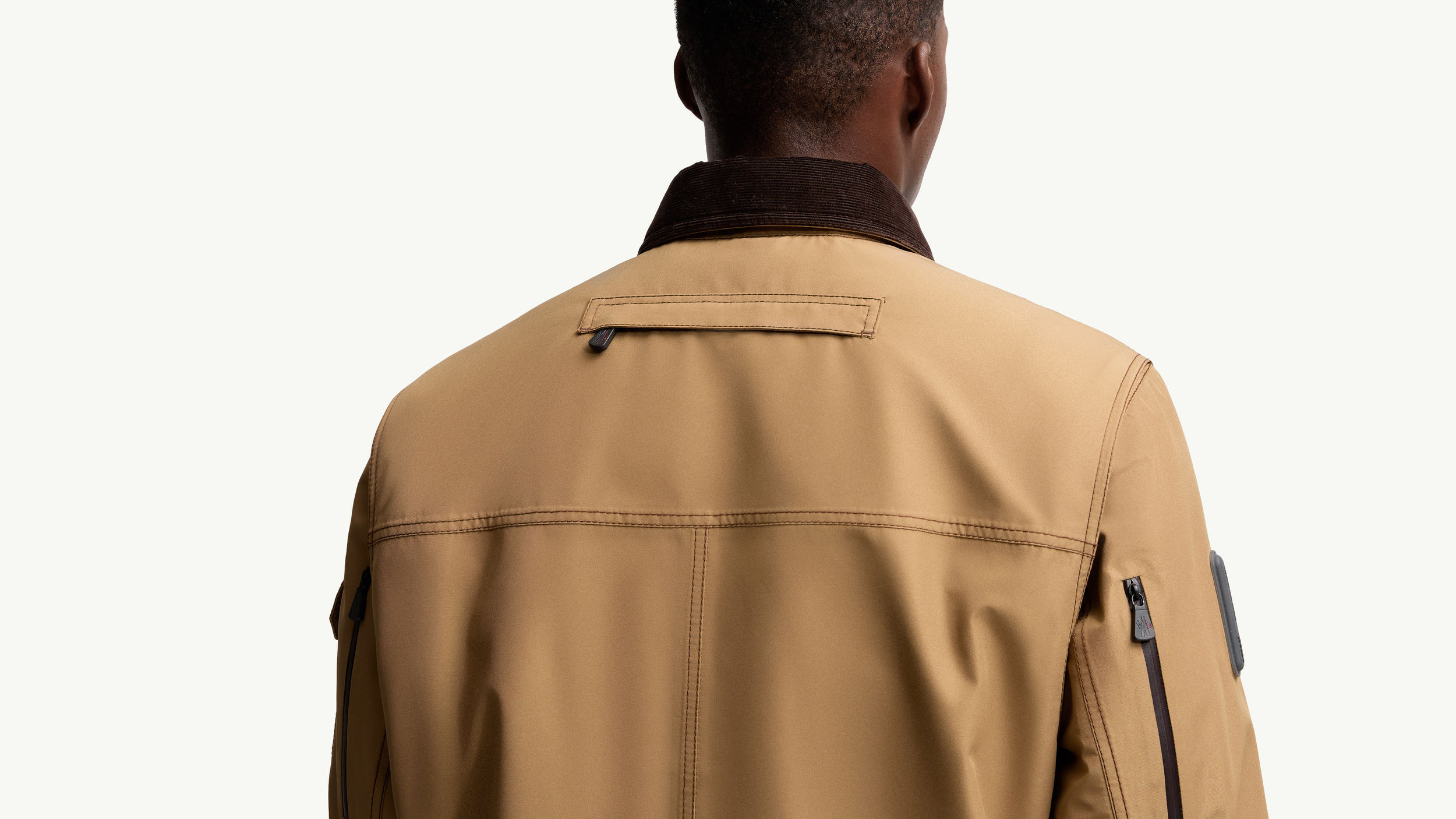 Slide 1 - Herausziehbare Kapuze