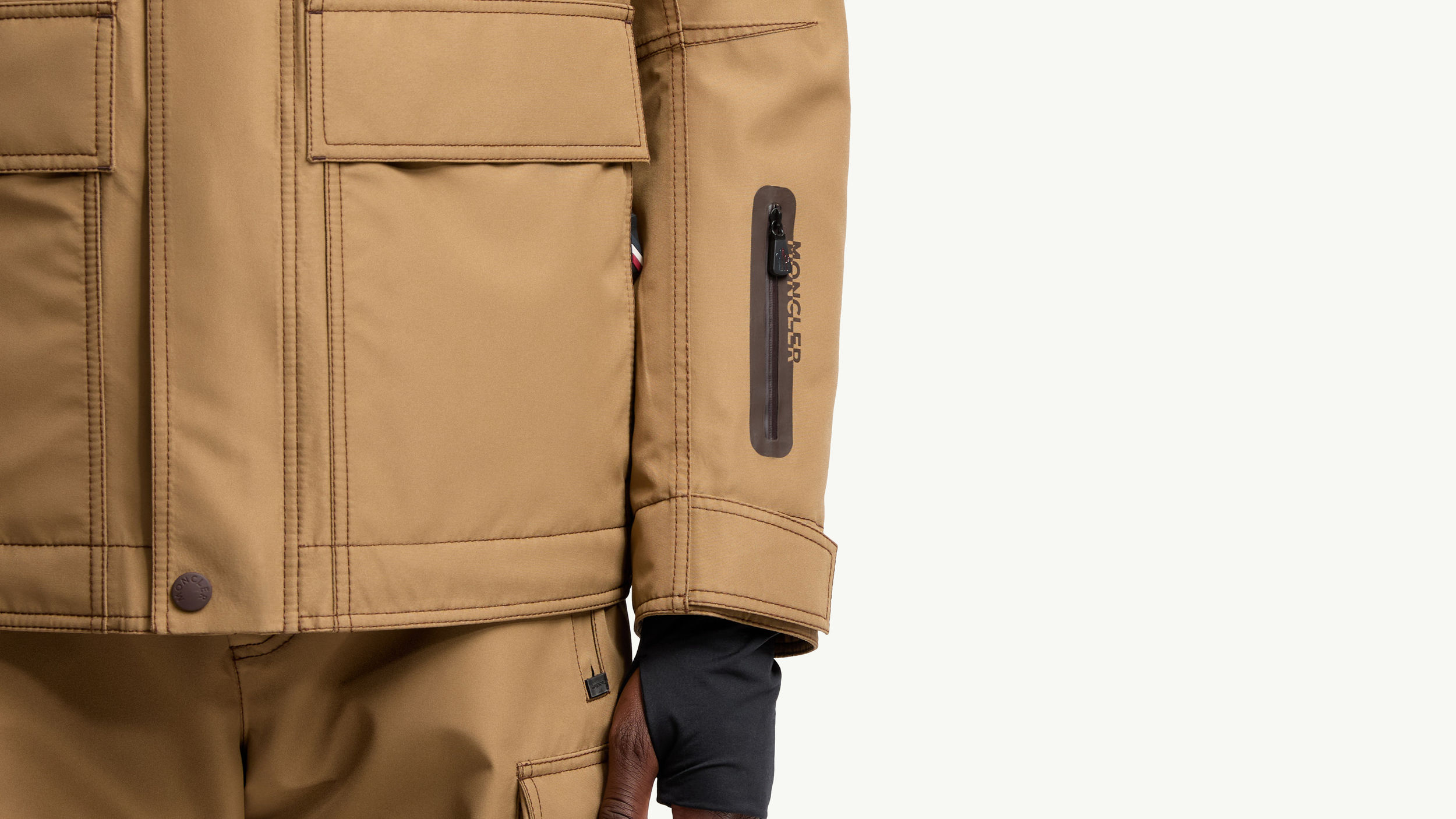 Slide 3 - product.feature.sleevedetailsskipass.title