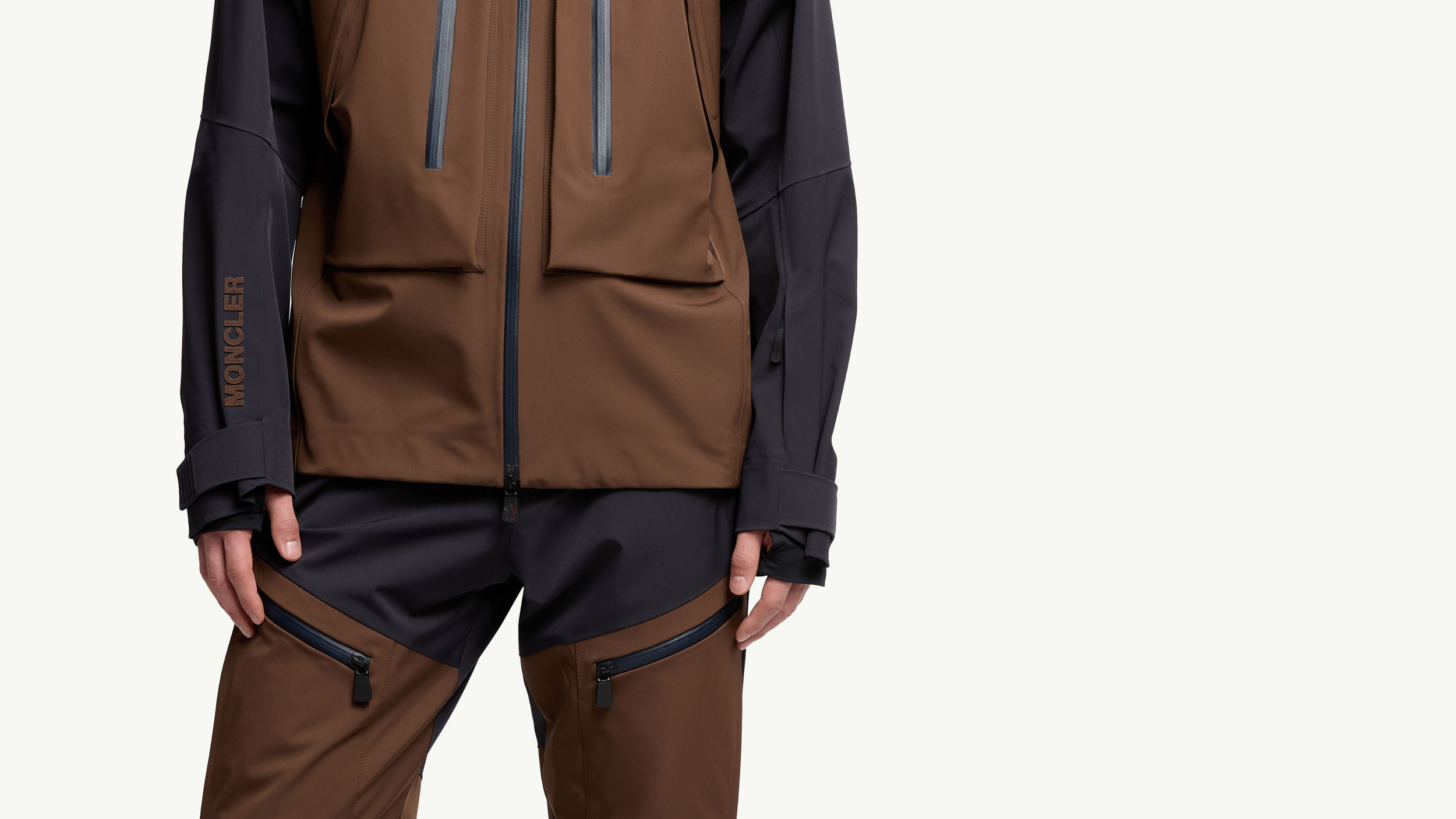 Slide 2 - スキーパスポケット