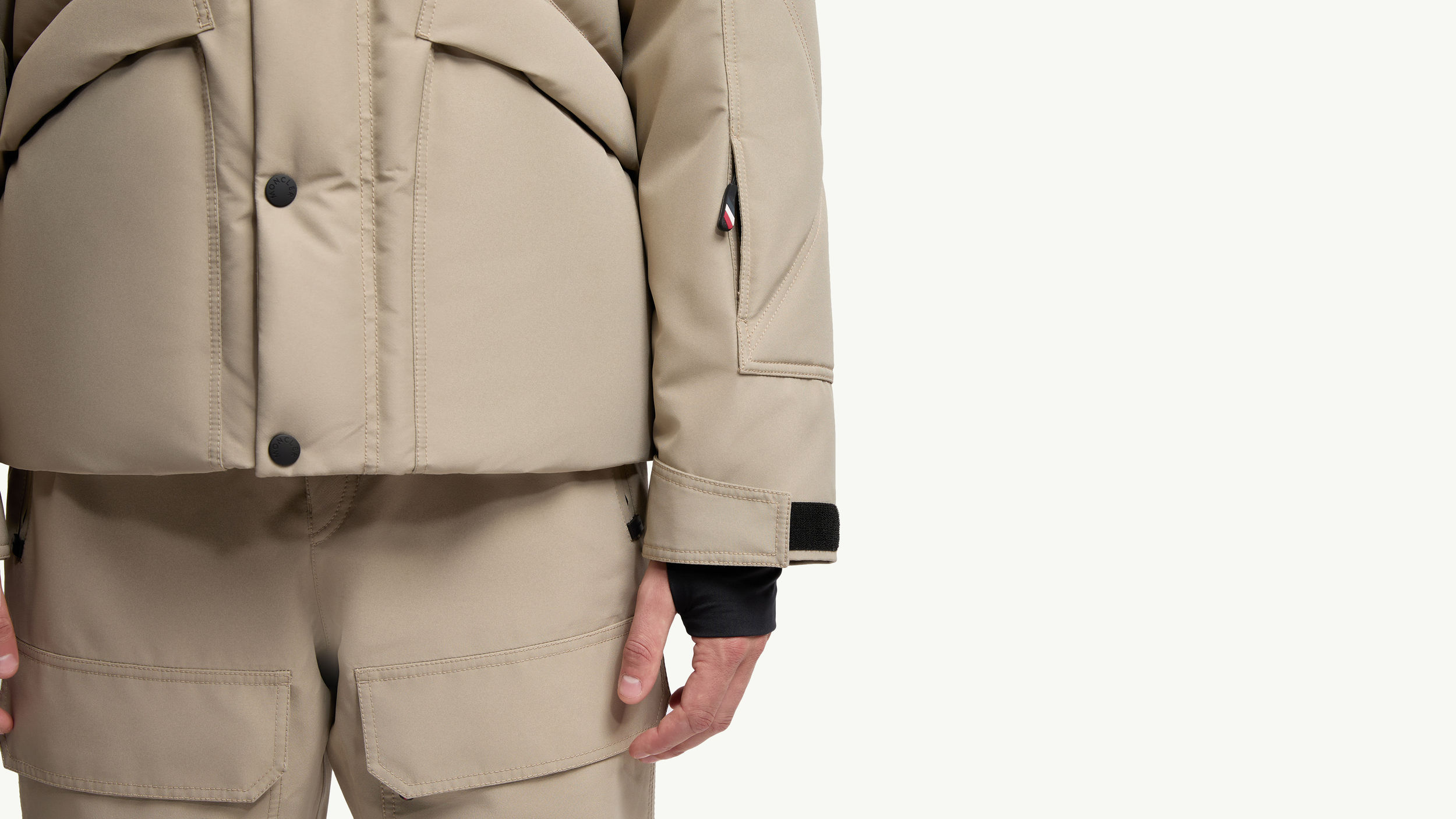 Slide 1 - product.feature.sleevedetailsskipass.title