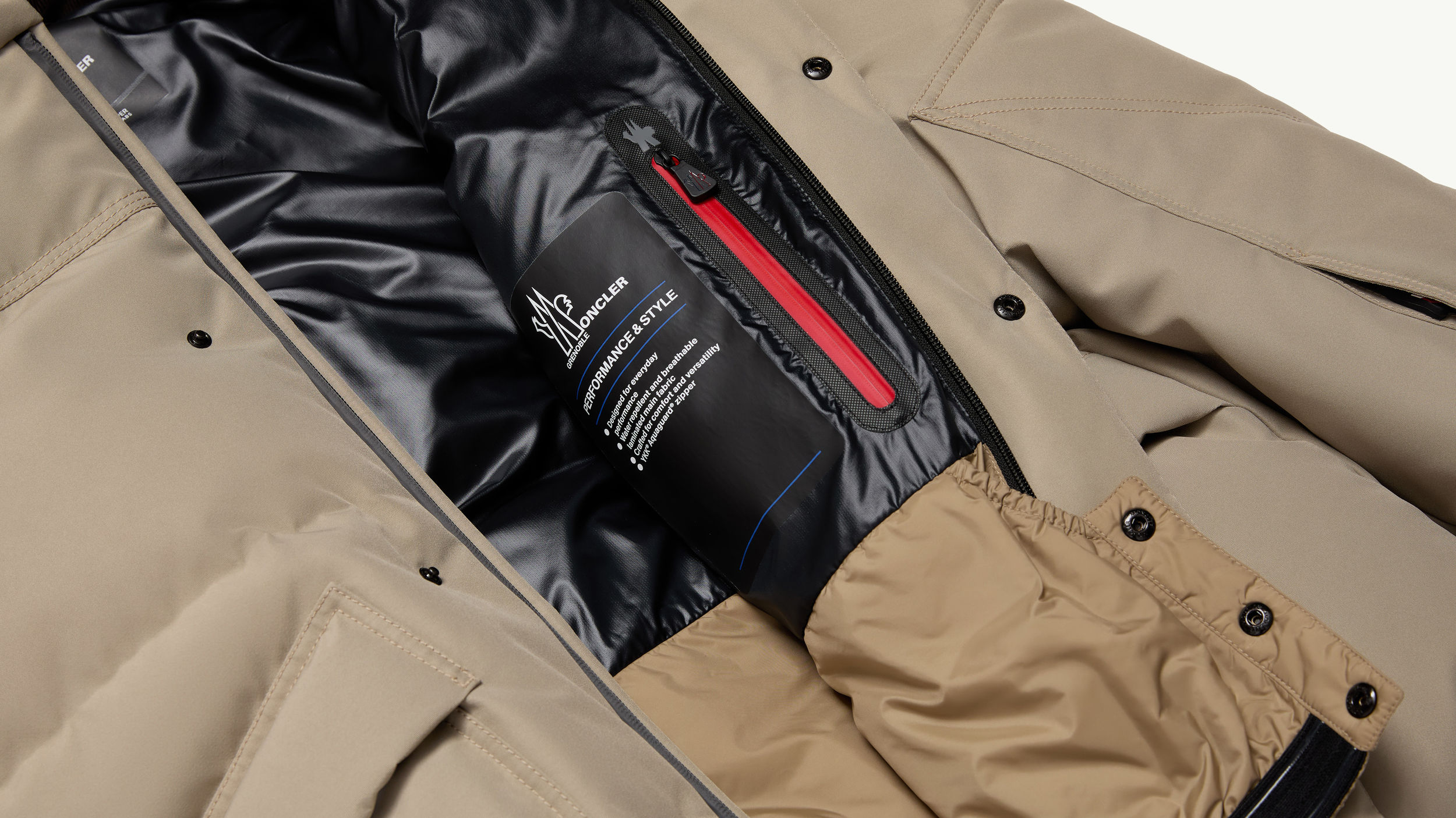 Slide 3 - product.feature.interiormediapocket.title