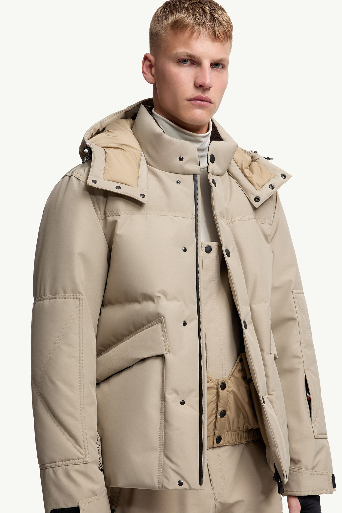 Plumífero de esquí laminado de GORE-TEX con capucha Elfin Hombre Gris Beige Moncler 5