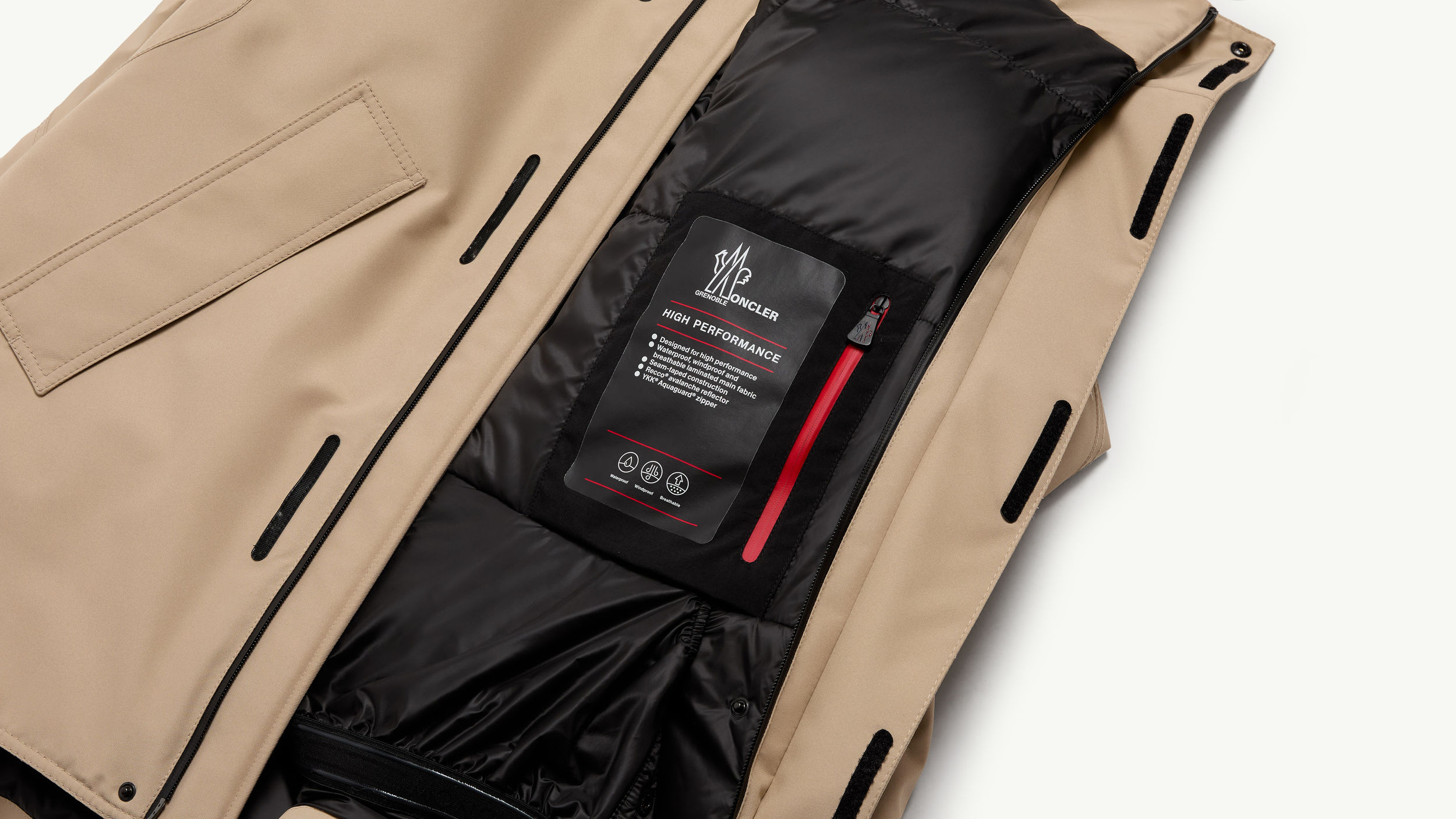 Slide 3 - product.feature.interiormediapocket.title