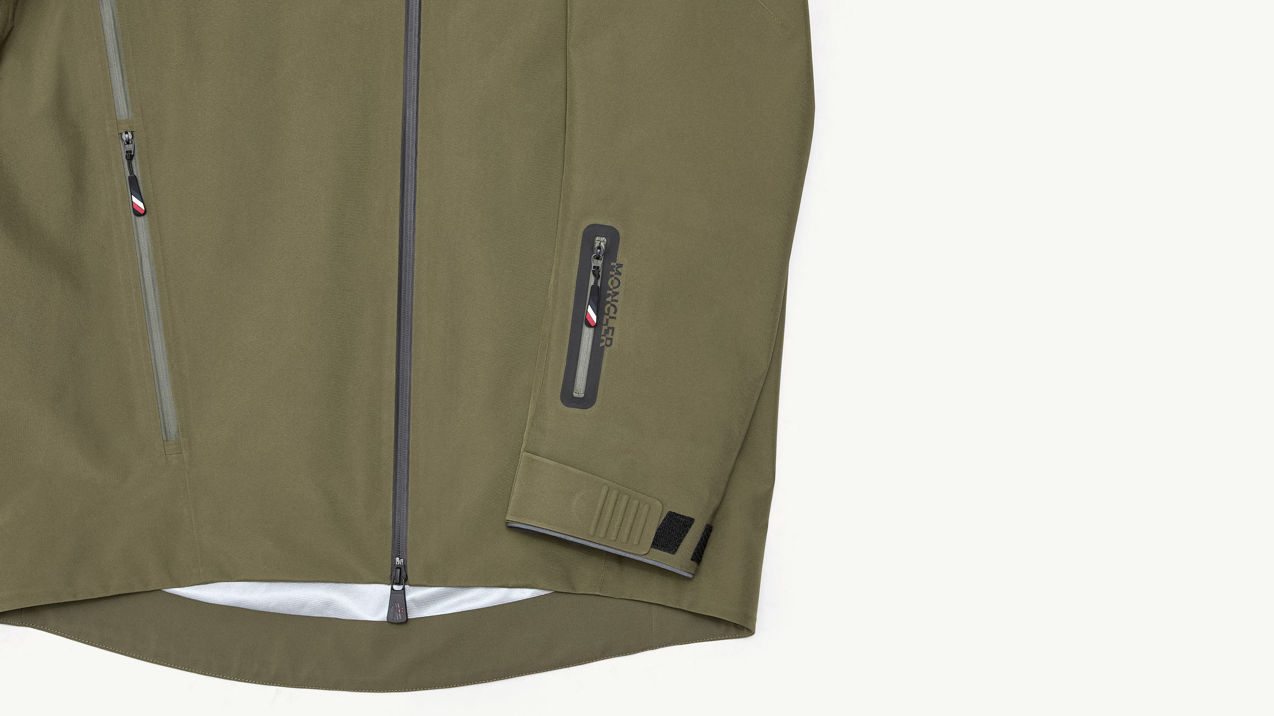 Slide 3 - 滑雪通行證口袋