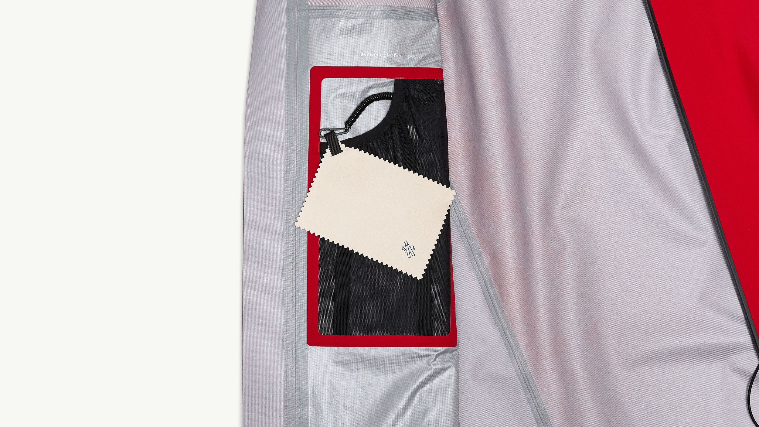 Slide 3 - Poche intérieure avec chiffon à lunettes