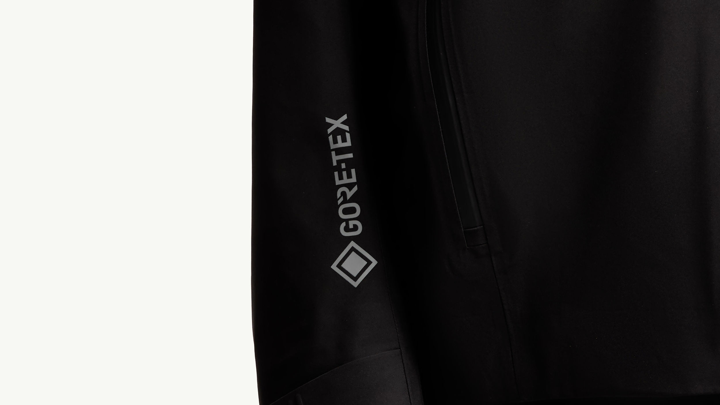 Slide 2 - GORE-TEX®技術布料