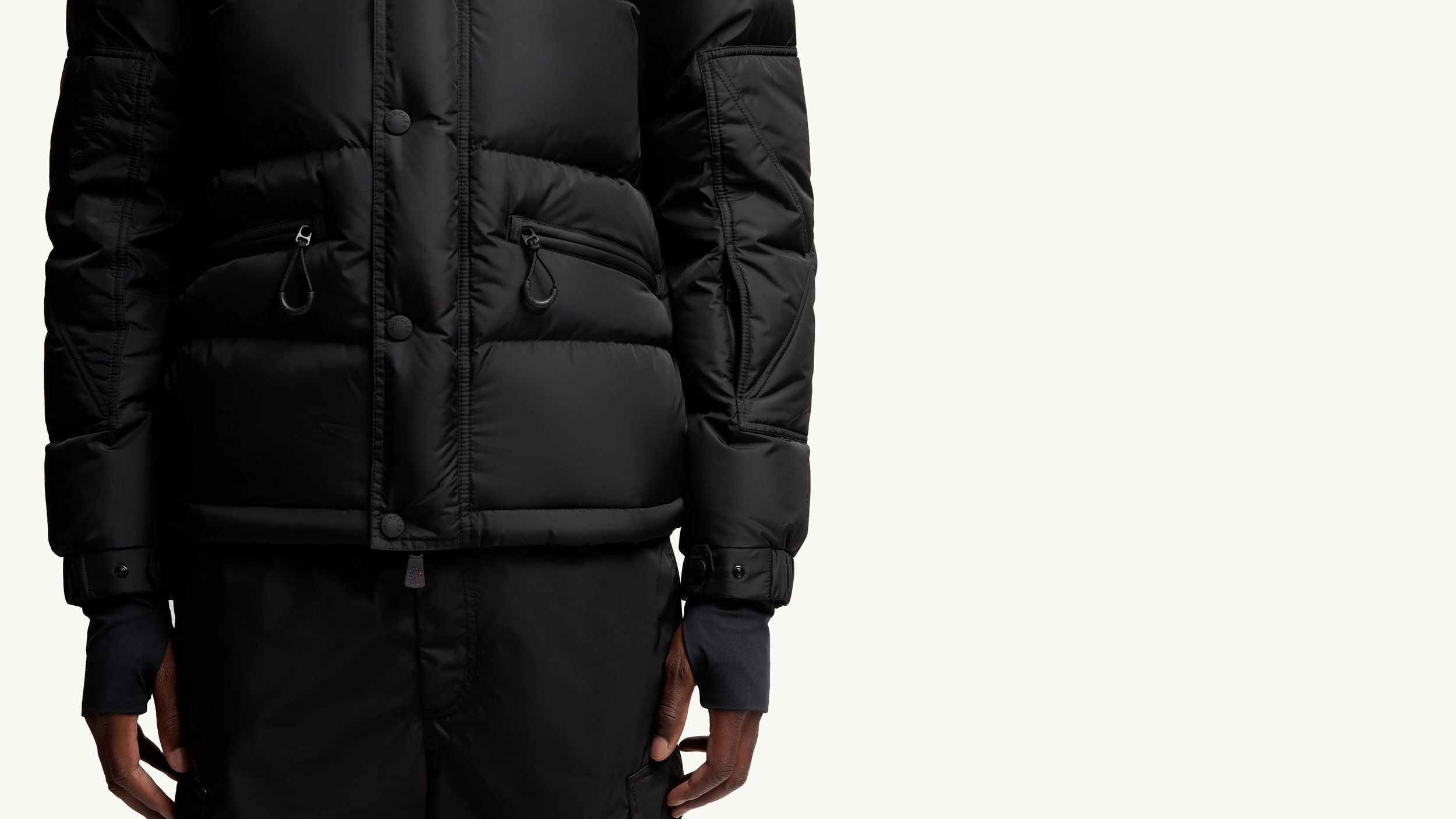 Slide 1 - product.feature.sleevedetailsskipass.title