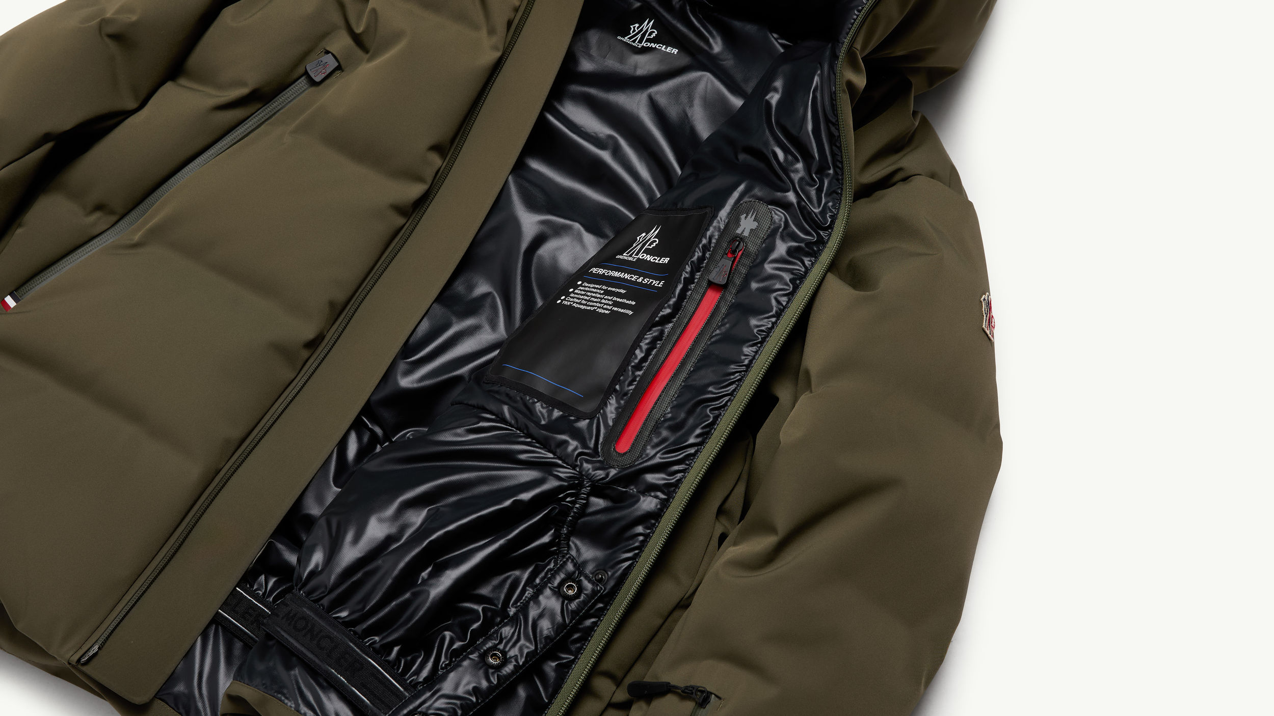 Slide 2 - product.feature.interiormediapocket.title