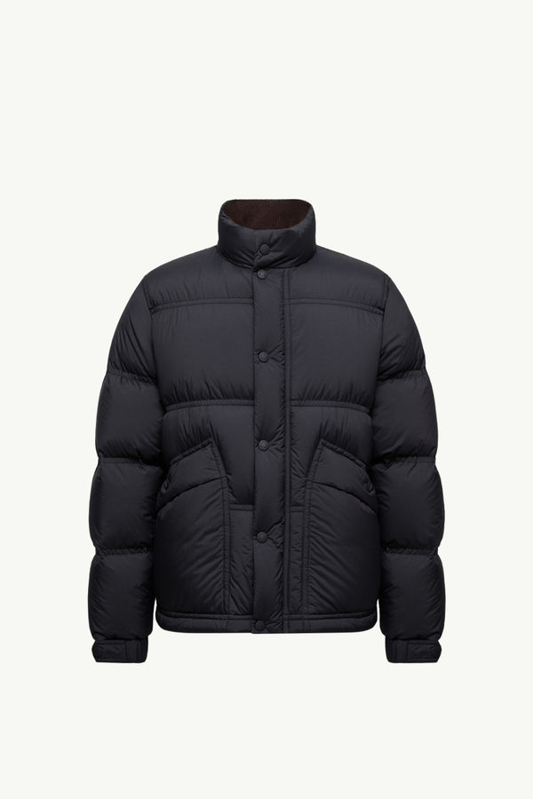 https://moncler-cdn.thron.com/api/v1/content-delivery/shares/dpx6uv/contents/K20971A00046596TM999_F/image/K20971A00046596TM999_F