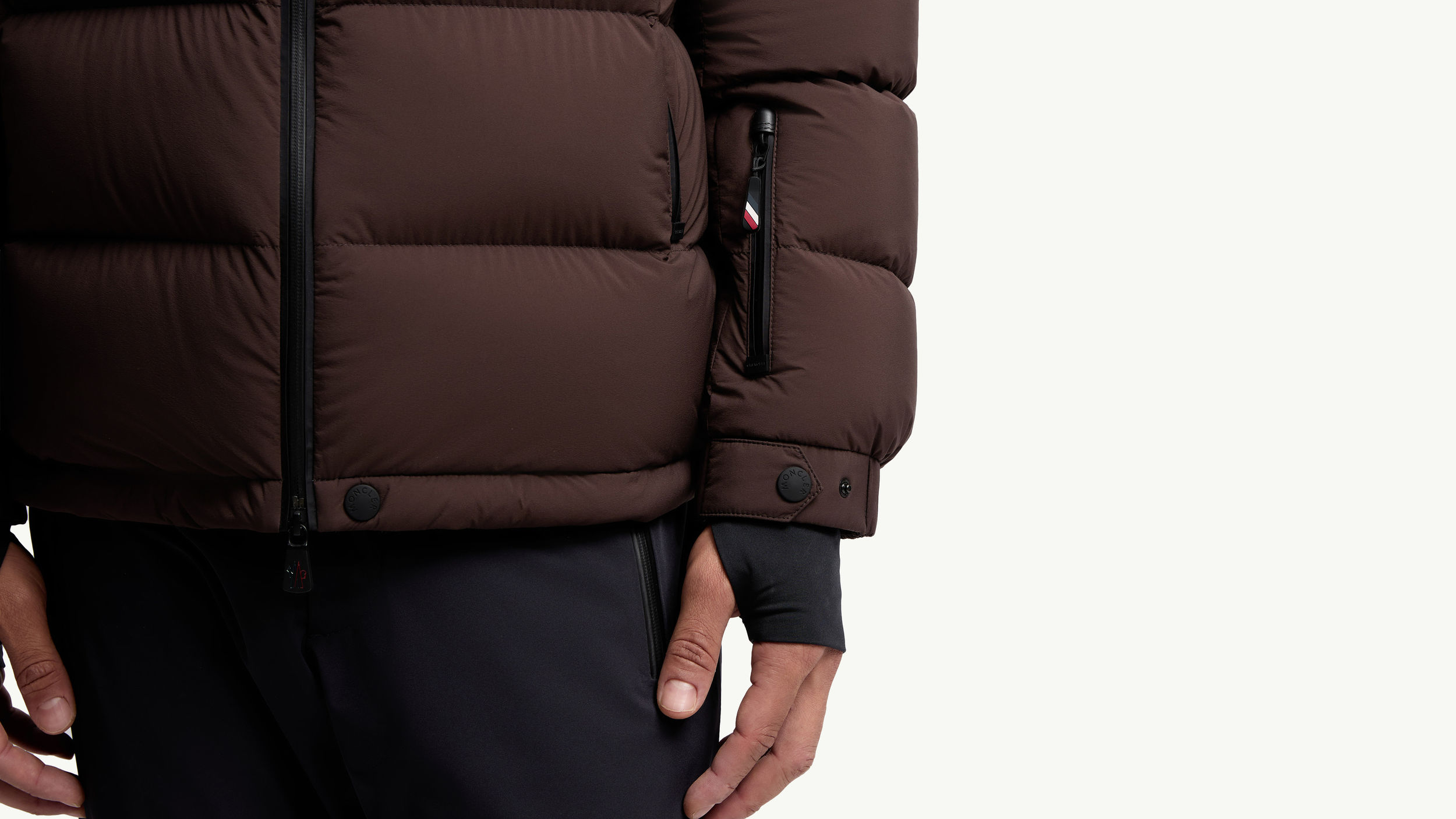 Slide 1 - product.feature.sleevedetailsskipass.title