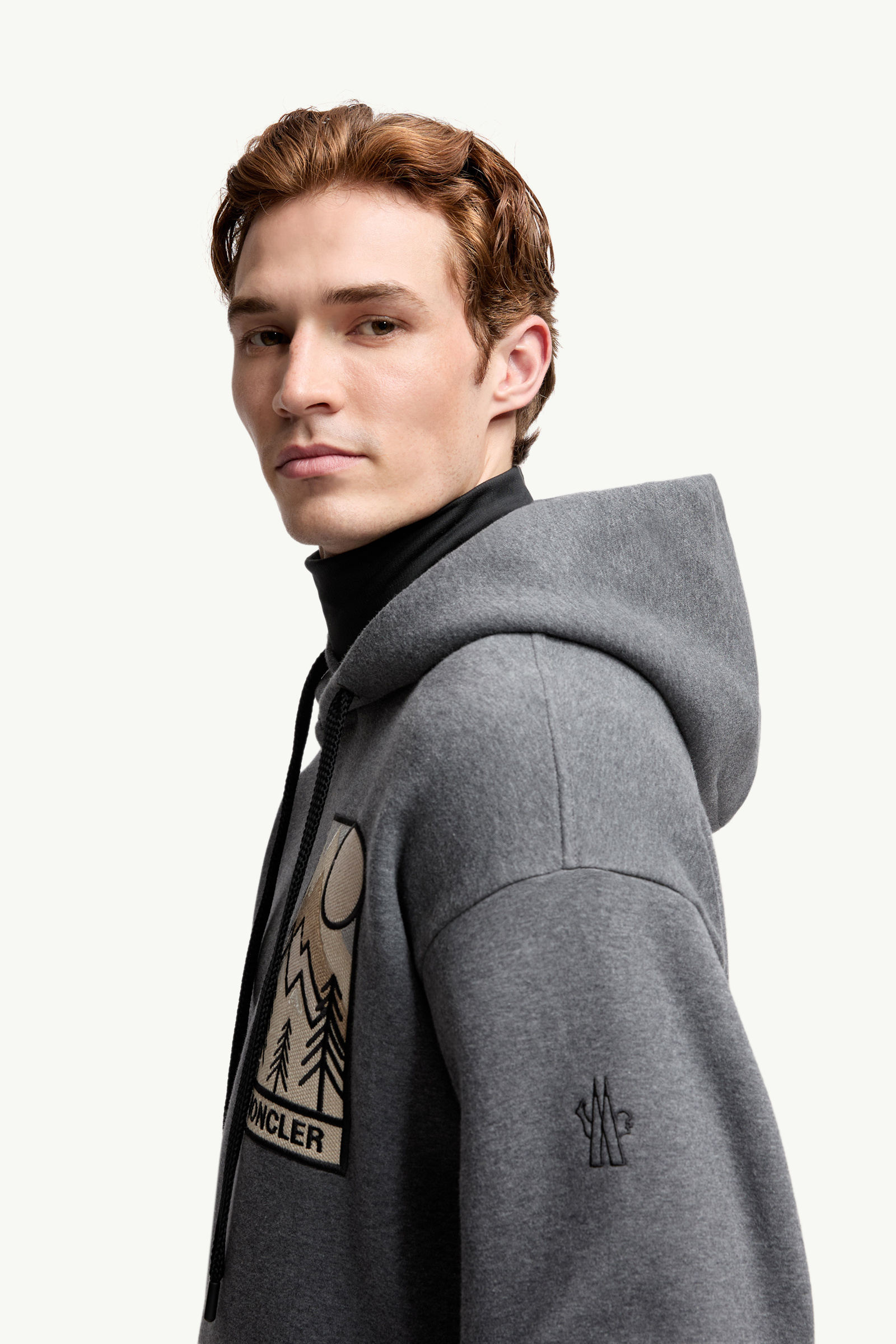 Sweat à capuche en coton mélangé à logo montagne Hommes Gris foncé Moncler 1
