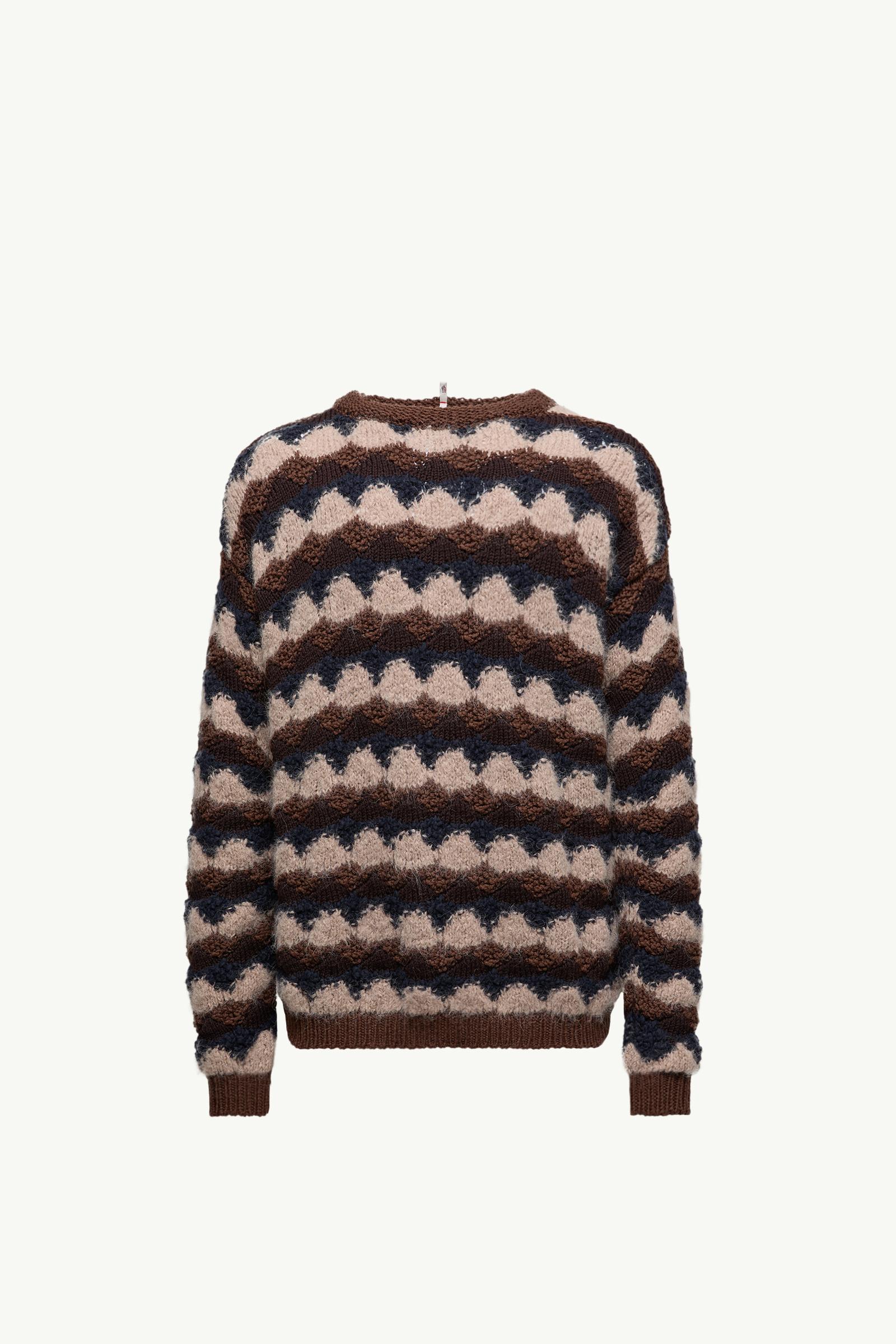 https://moncler-cdn.thron.com/api/v1/content-delivery/shares/dpx6uv/contents/K20979C00005M8099P27_F/image/K20979C00005M8099P27_F