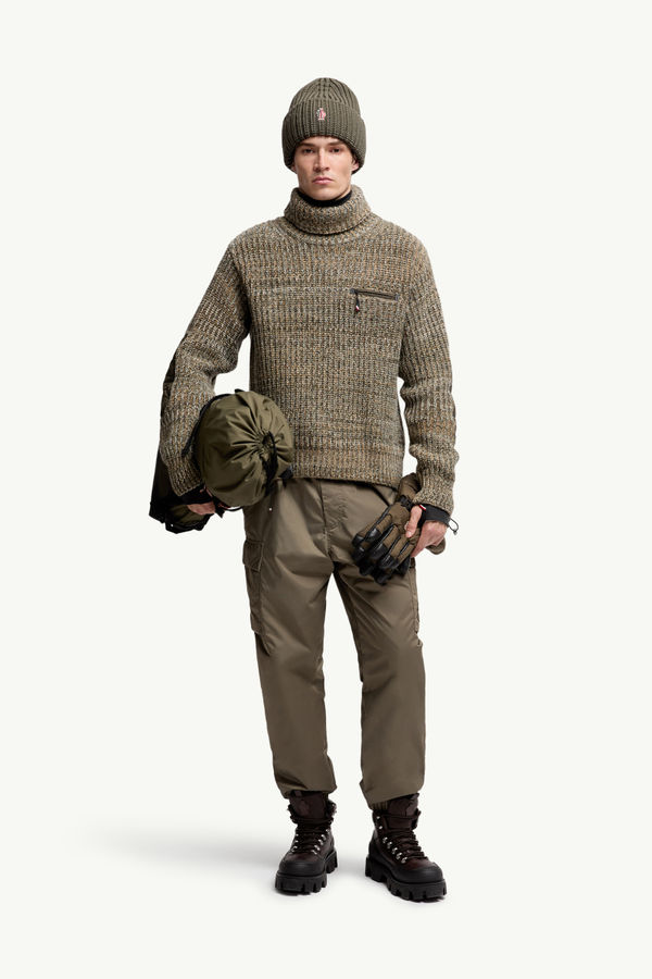 Maglione dolcevita in lana con tasca Uomo Verde Salvia Moncler 0