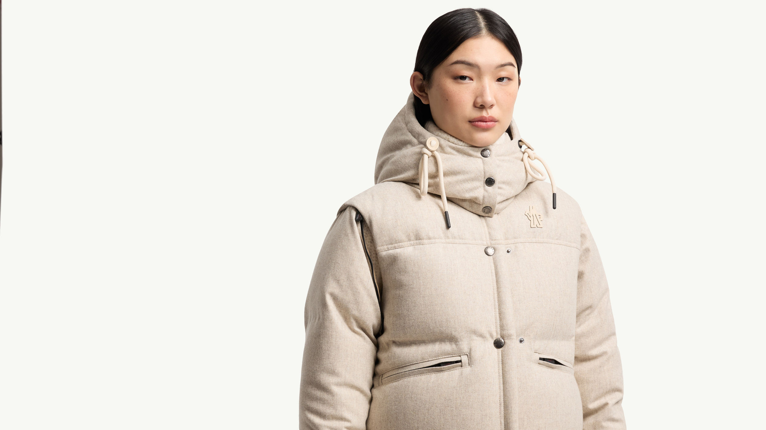 Slide 1 - product.feature.detachablesleeves.title