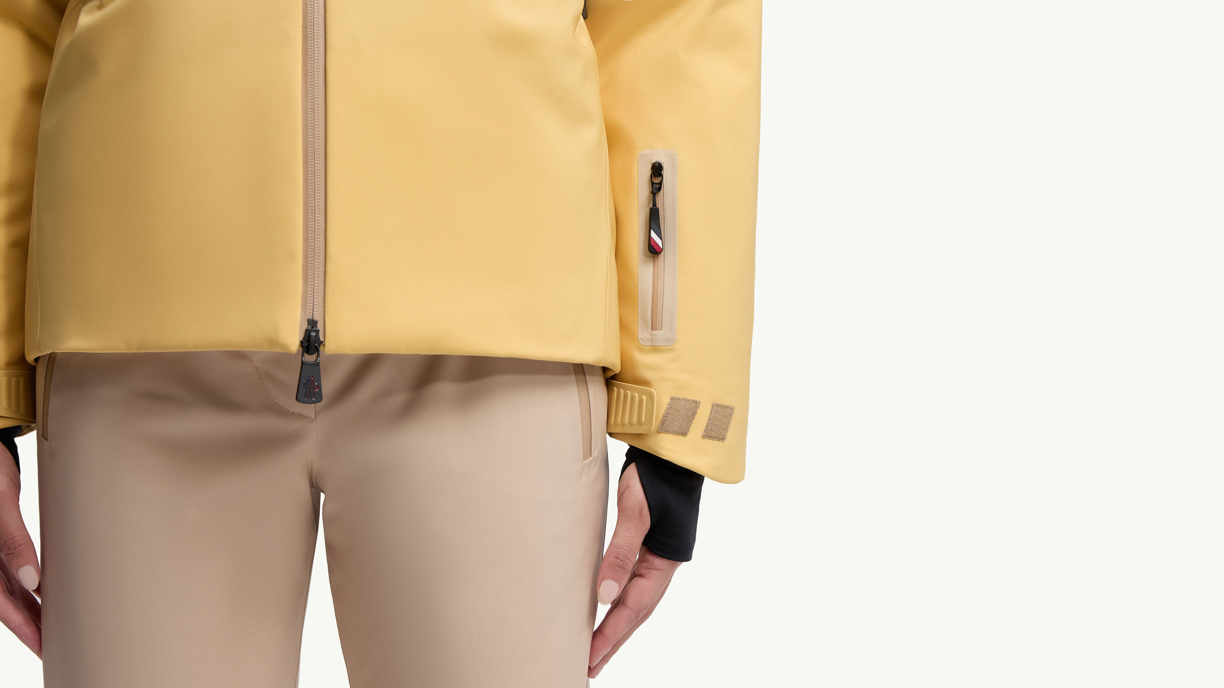 Slide 3 - product.feature.sleevedetailsskipass.title