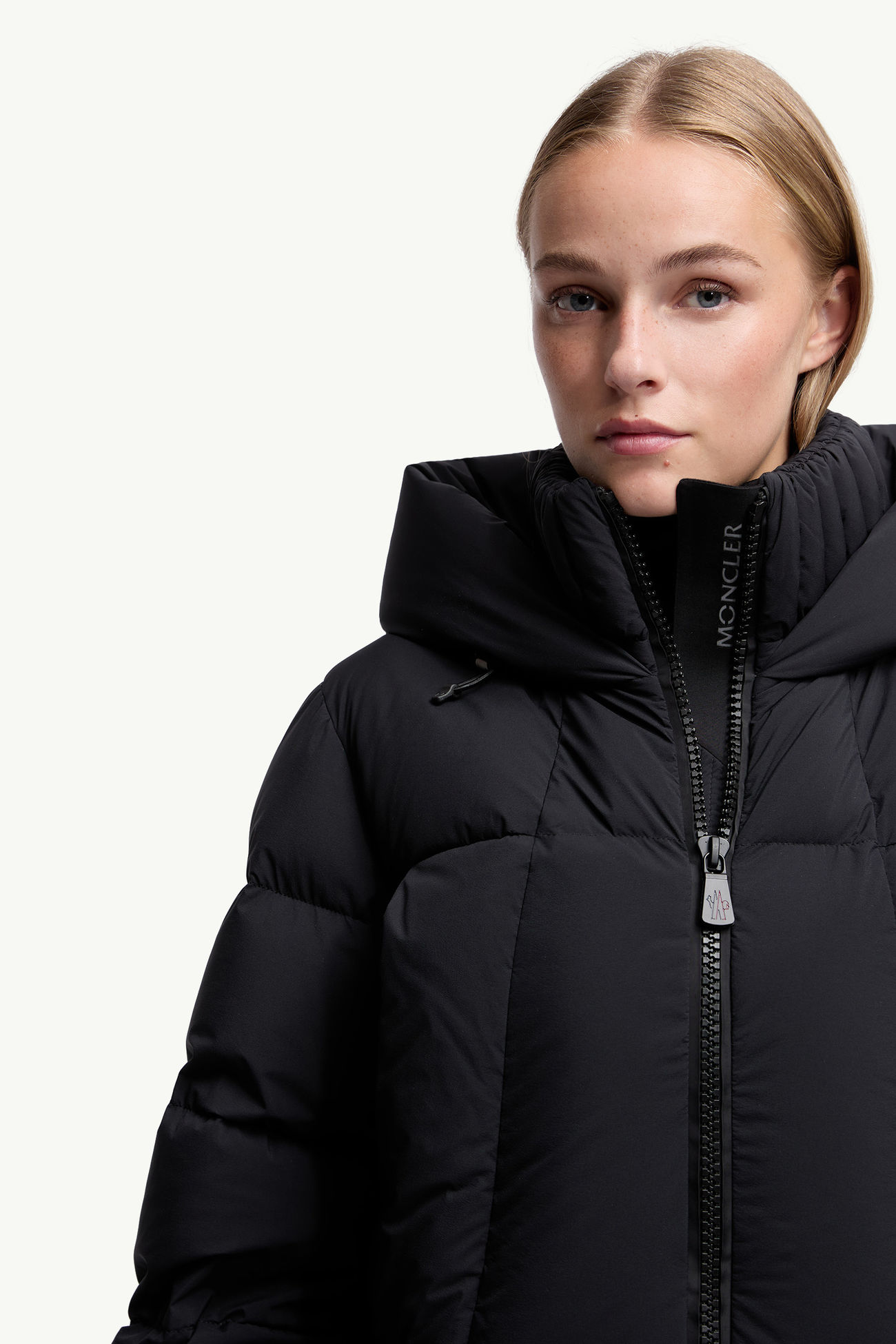 Bonnieure 후드 다운 스키 재킷 여성 블랙 Moncler 6