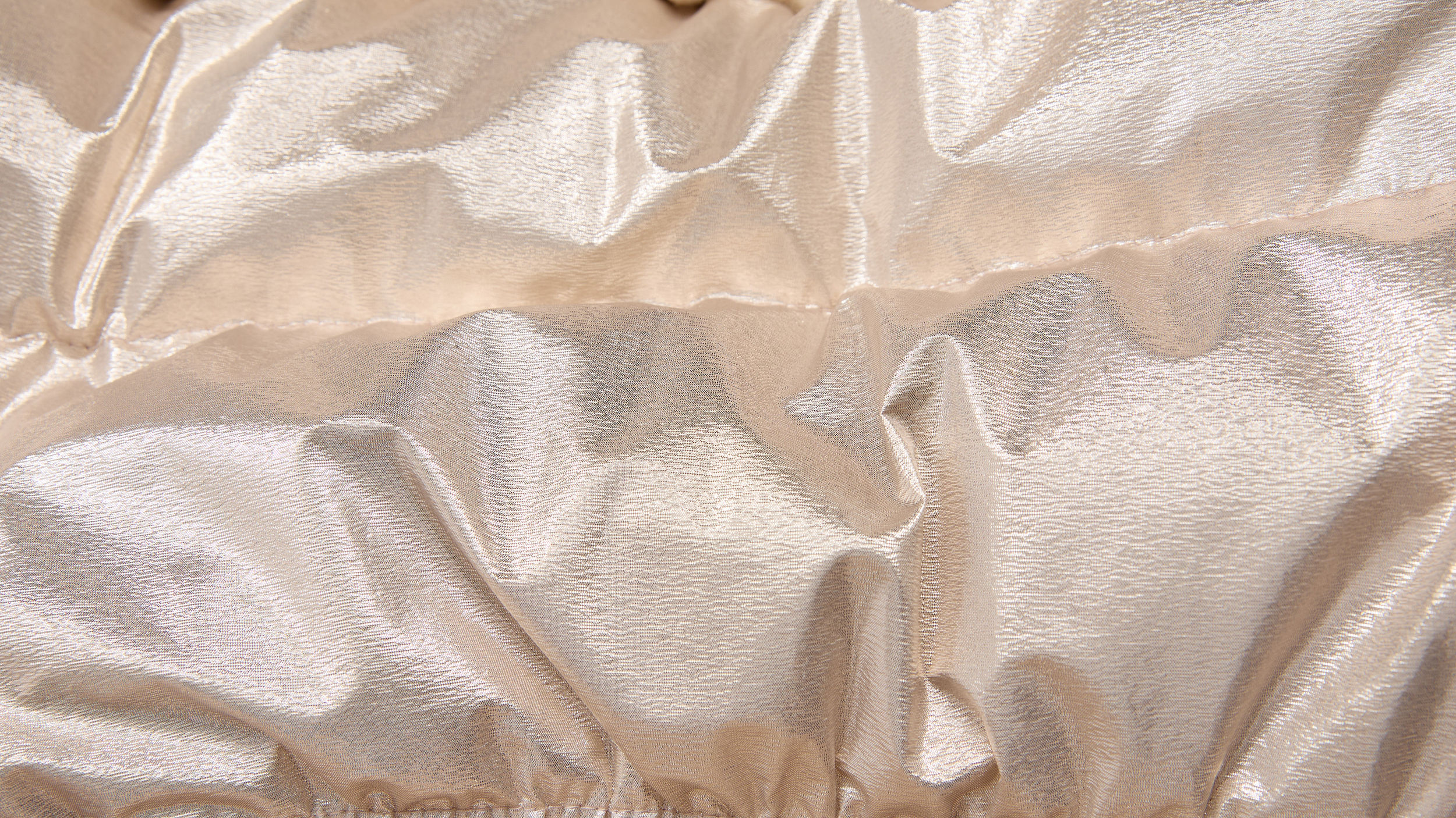 Slide 2 - 光影交织