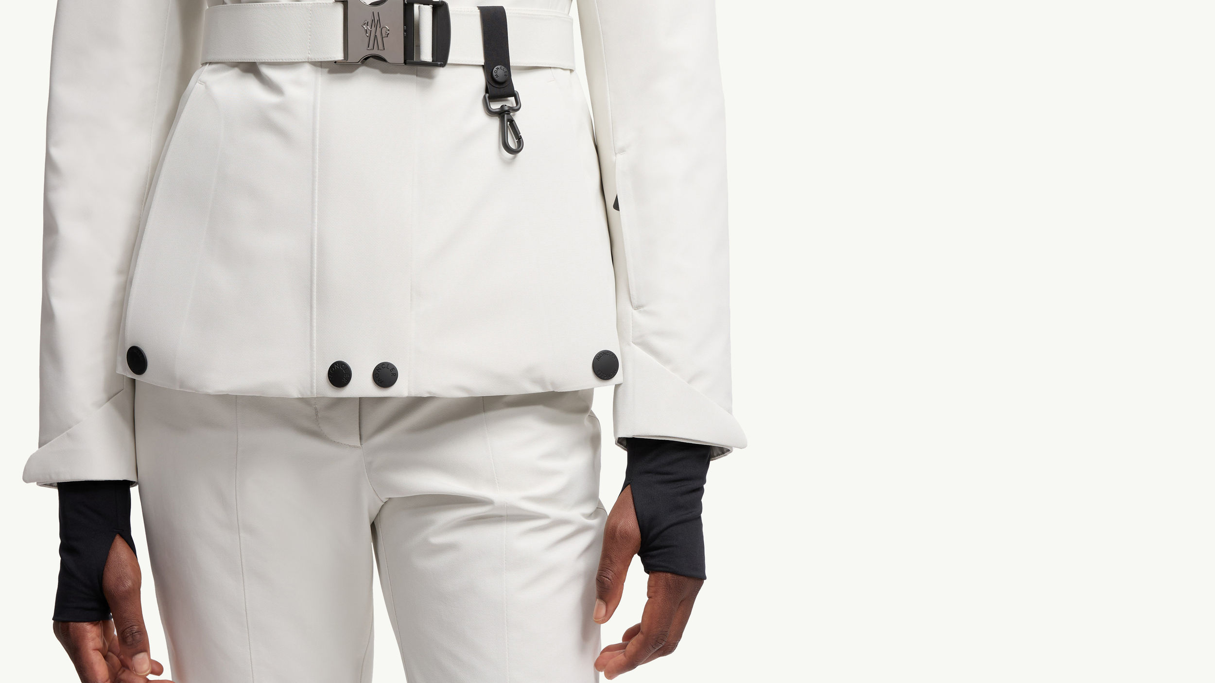 Slide 1 - product.feature.sleevedetailsskipass.title