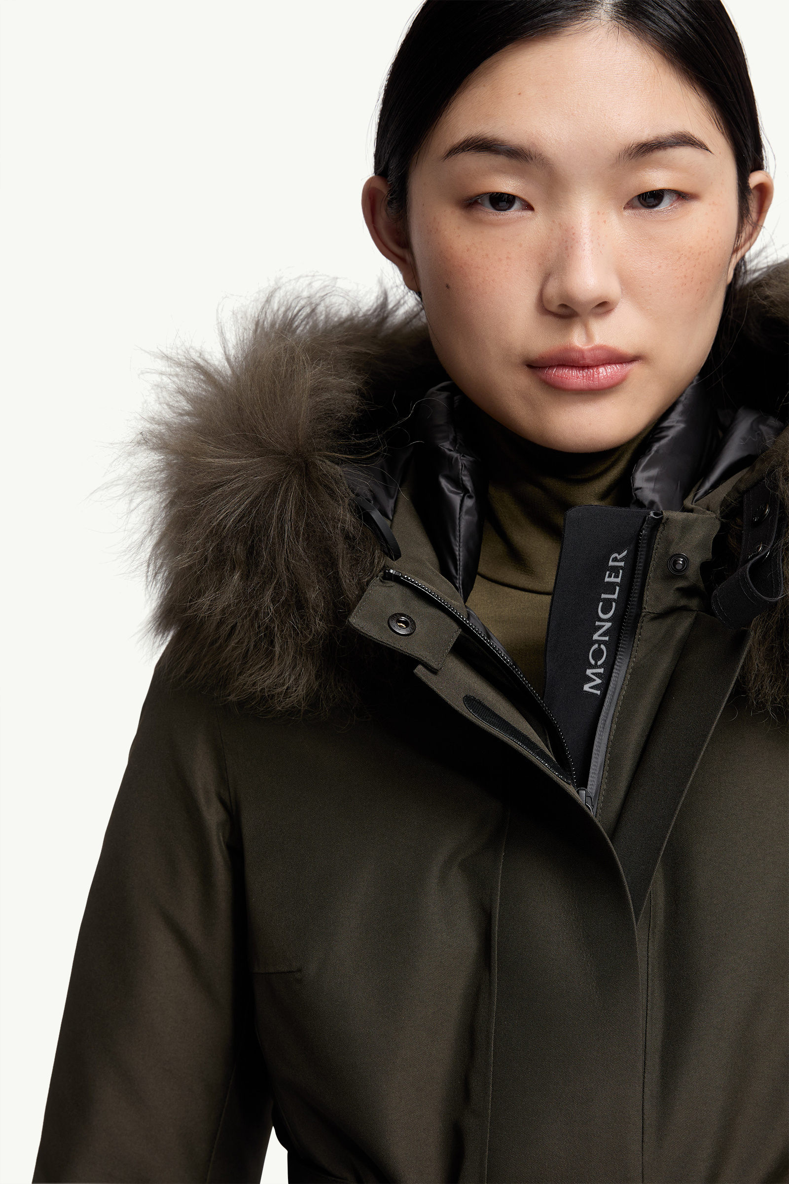 Doudoune de ski à capuche bordée de shearling Laplance en GORE-TEX Femmes Vert Foncé Moncler 7