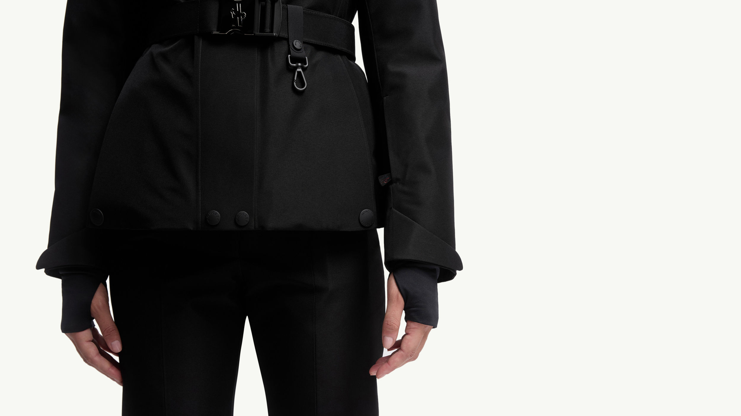 Slide 1 - product.feature.sleevedetailsskipass.title