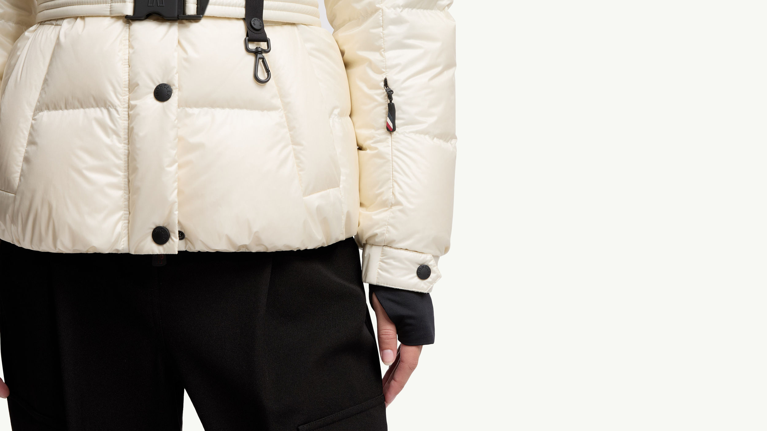 Slide 2 - product.feature.sleevedetailsskipass.title