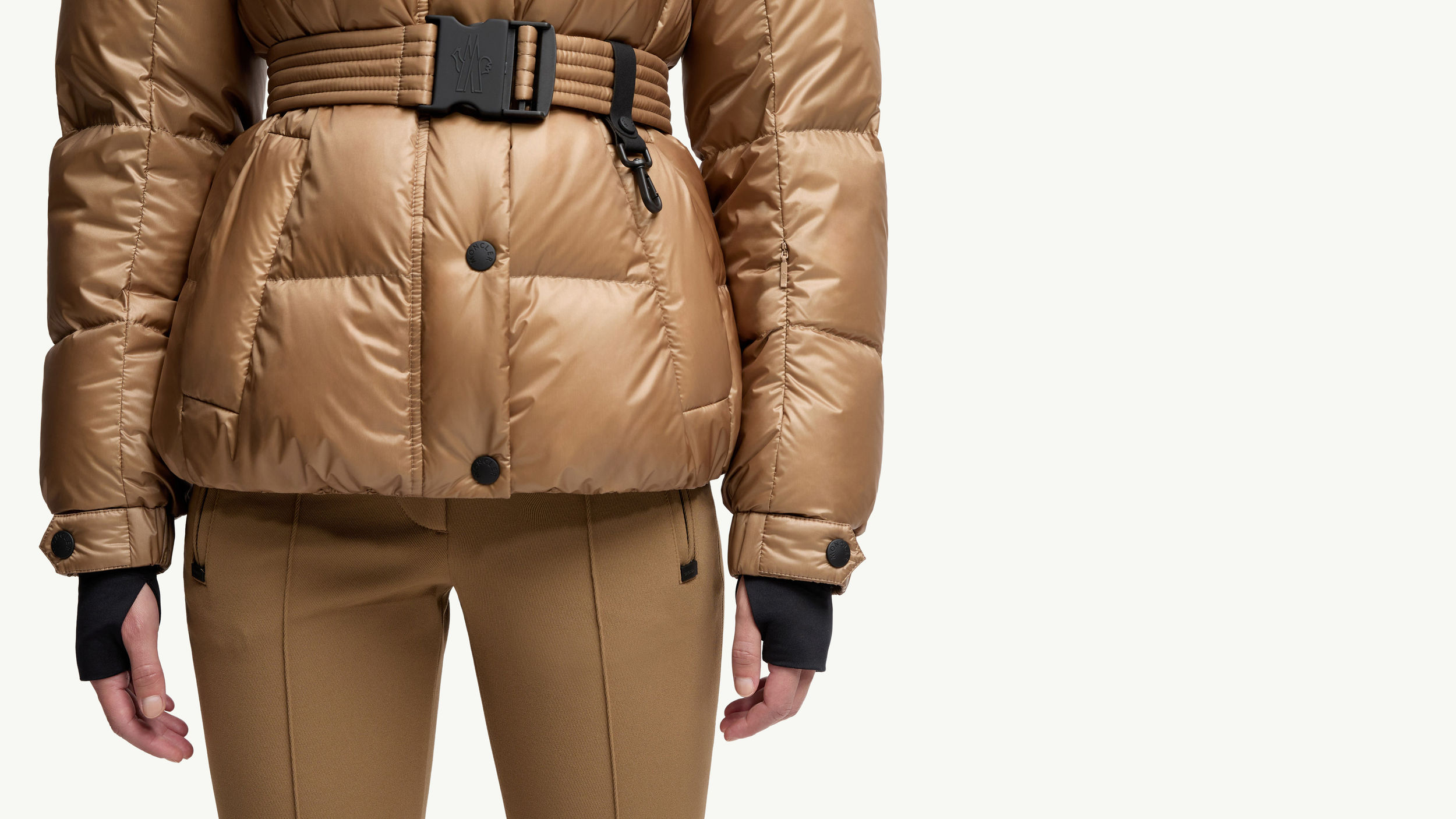 Slide 2 - product.feature.sleevedetailsskipass.title