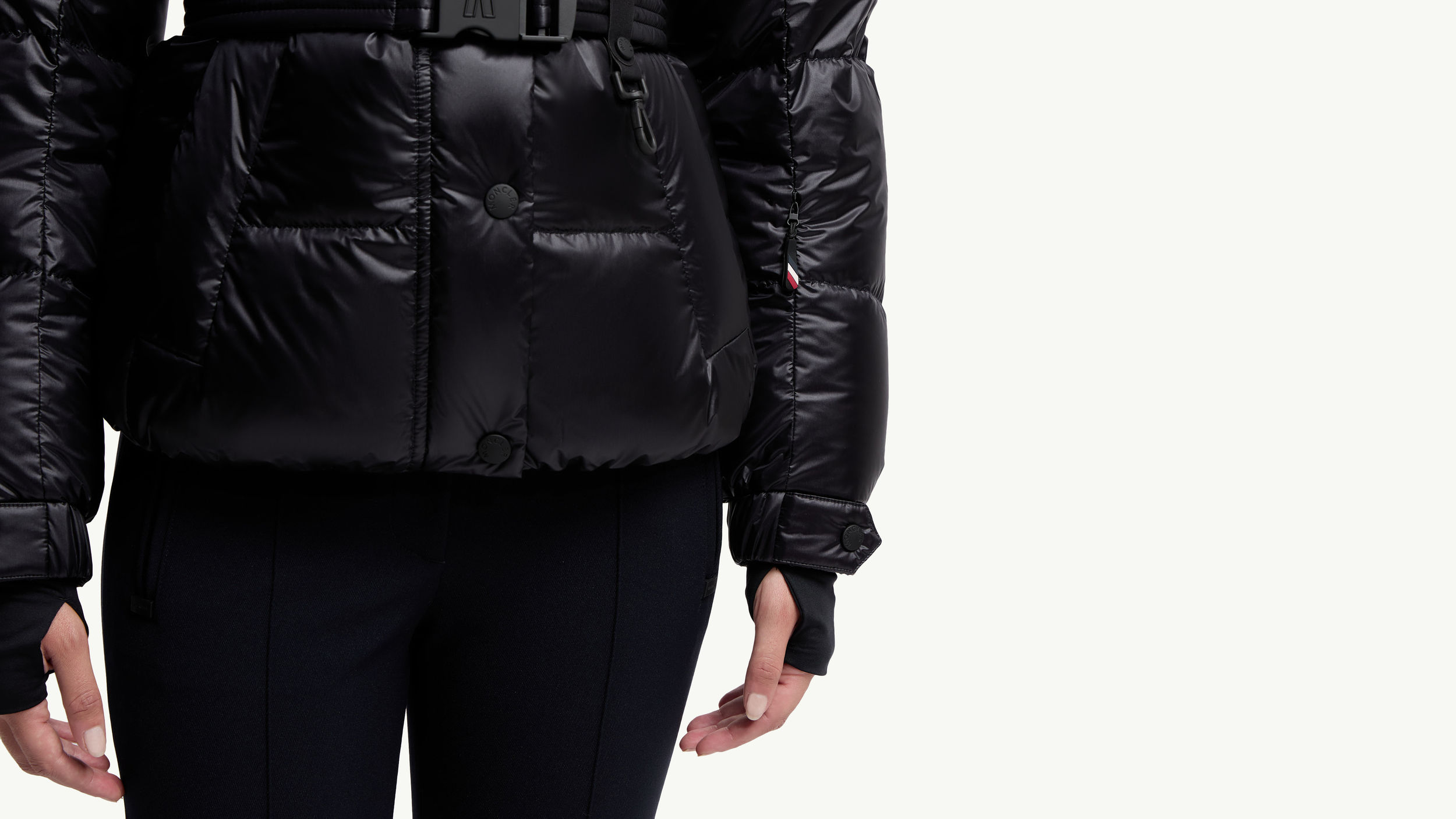 Slide 2 - product.feature.sleevedetailsskipass.title