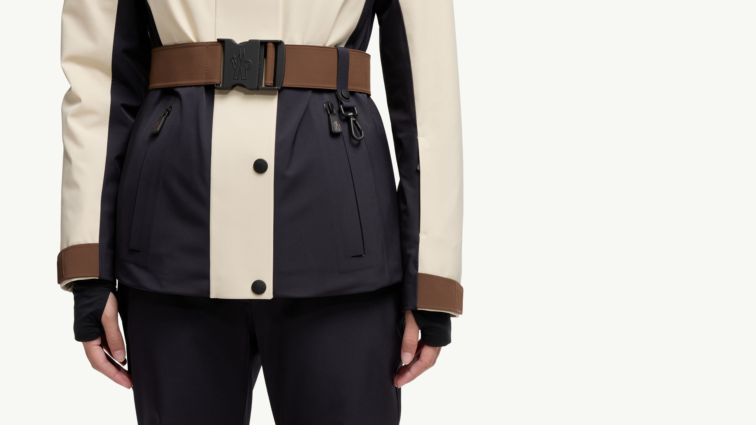 Slide 2 - Bolsillo para pases de esquí