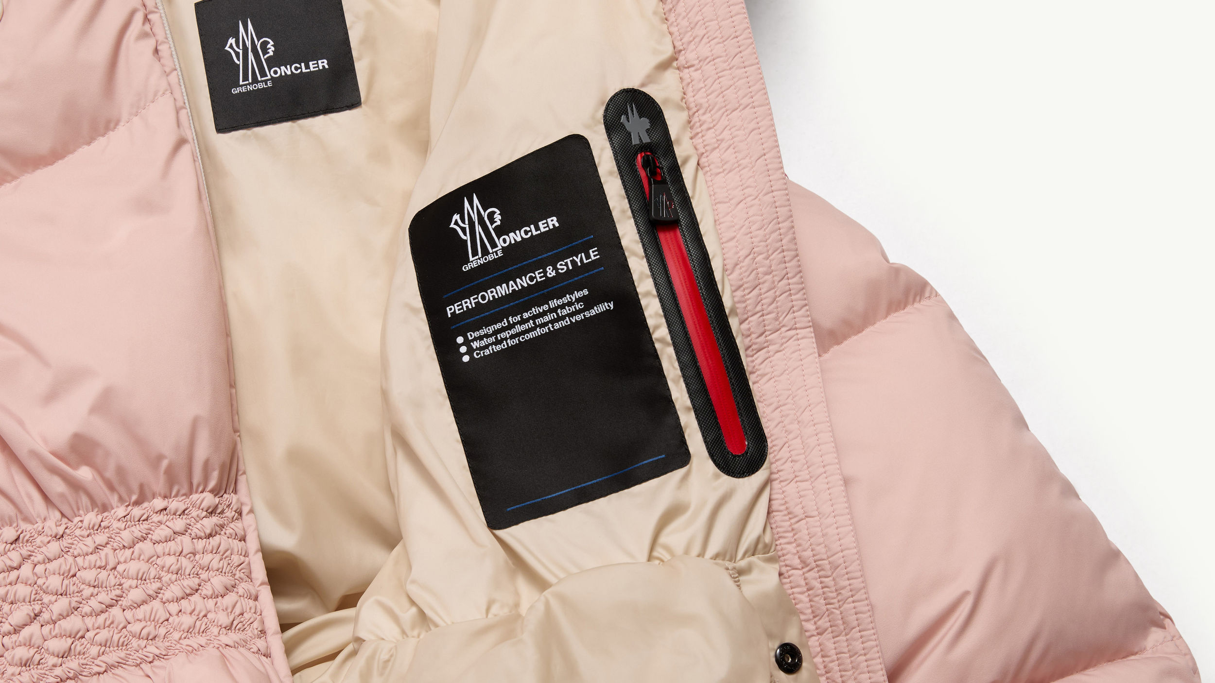 Slide 2 - product.feature.interiormediapocket.title