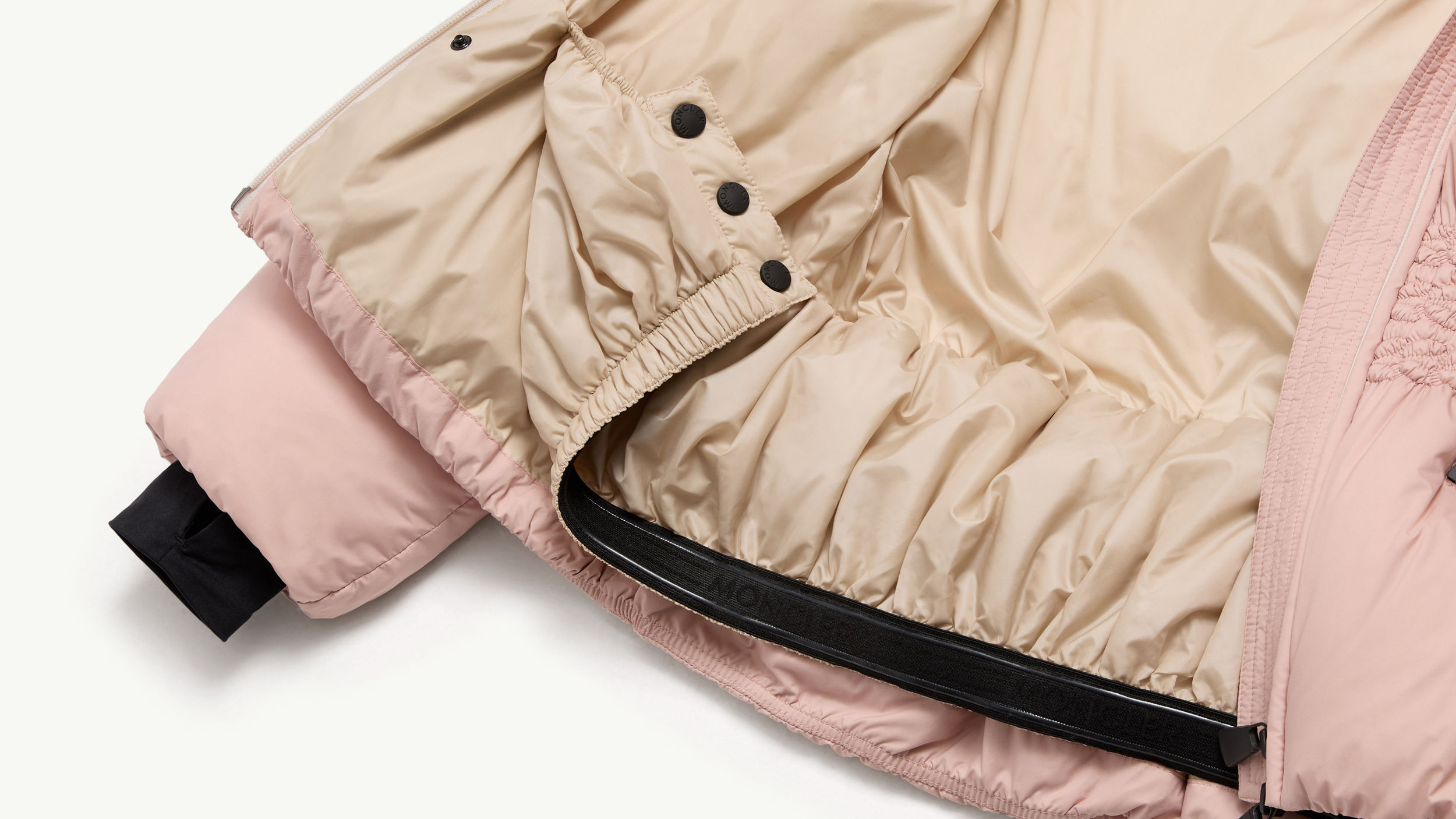 Slide 3 - product.feature.texturewindproofpowderskirt.title