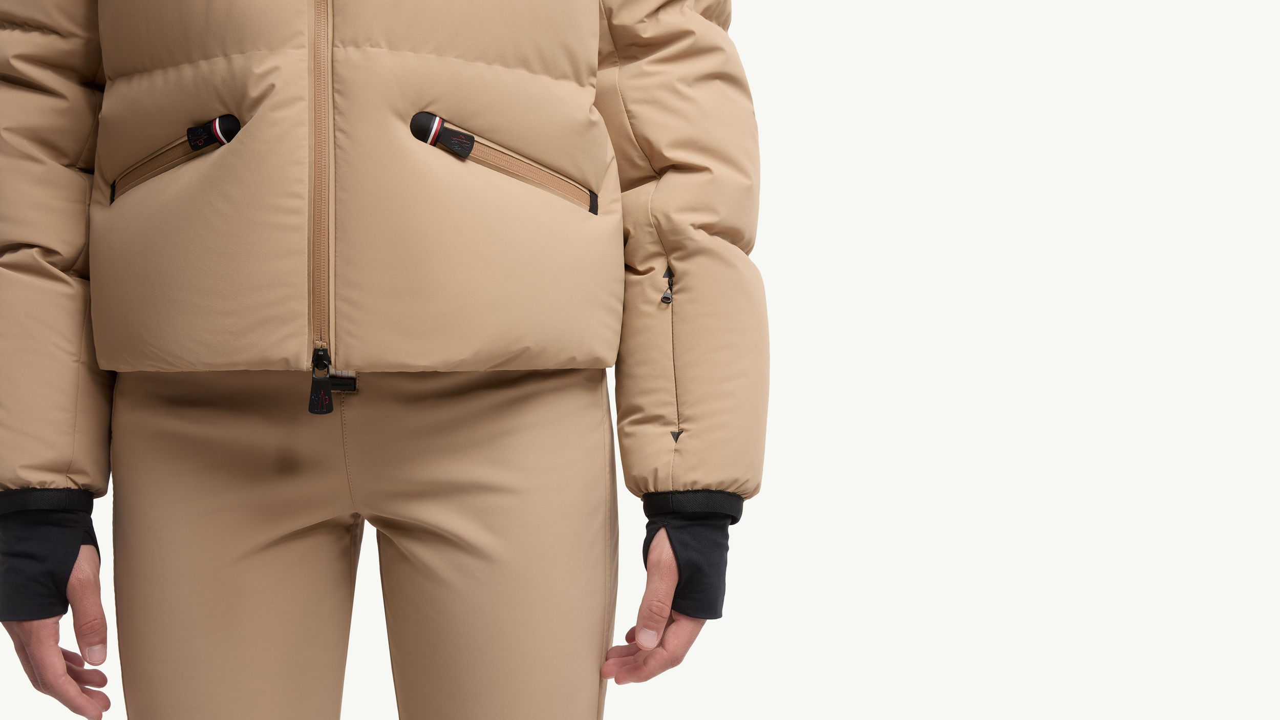 Slide 1 - product.feature.sleevedetailsskipass.title