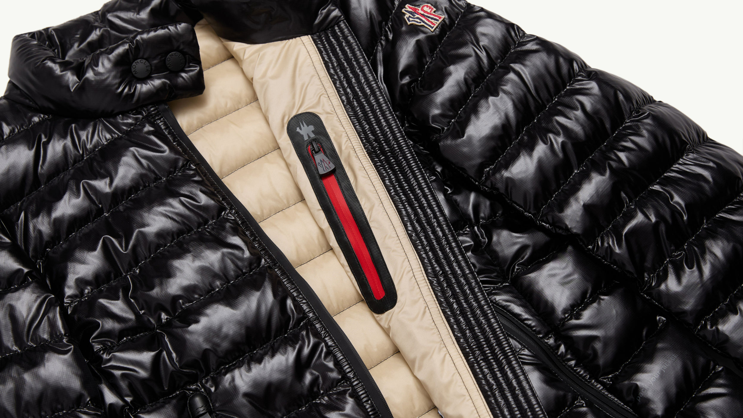 Slide 2 - product.feature.interiormediapocket.title