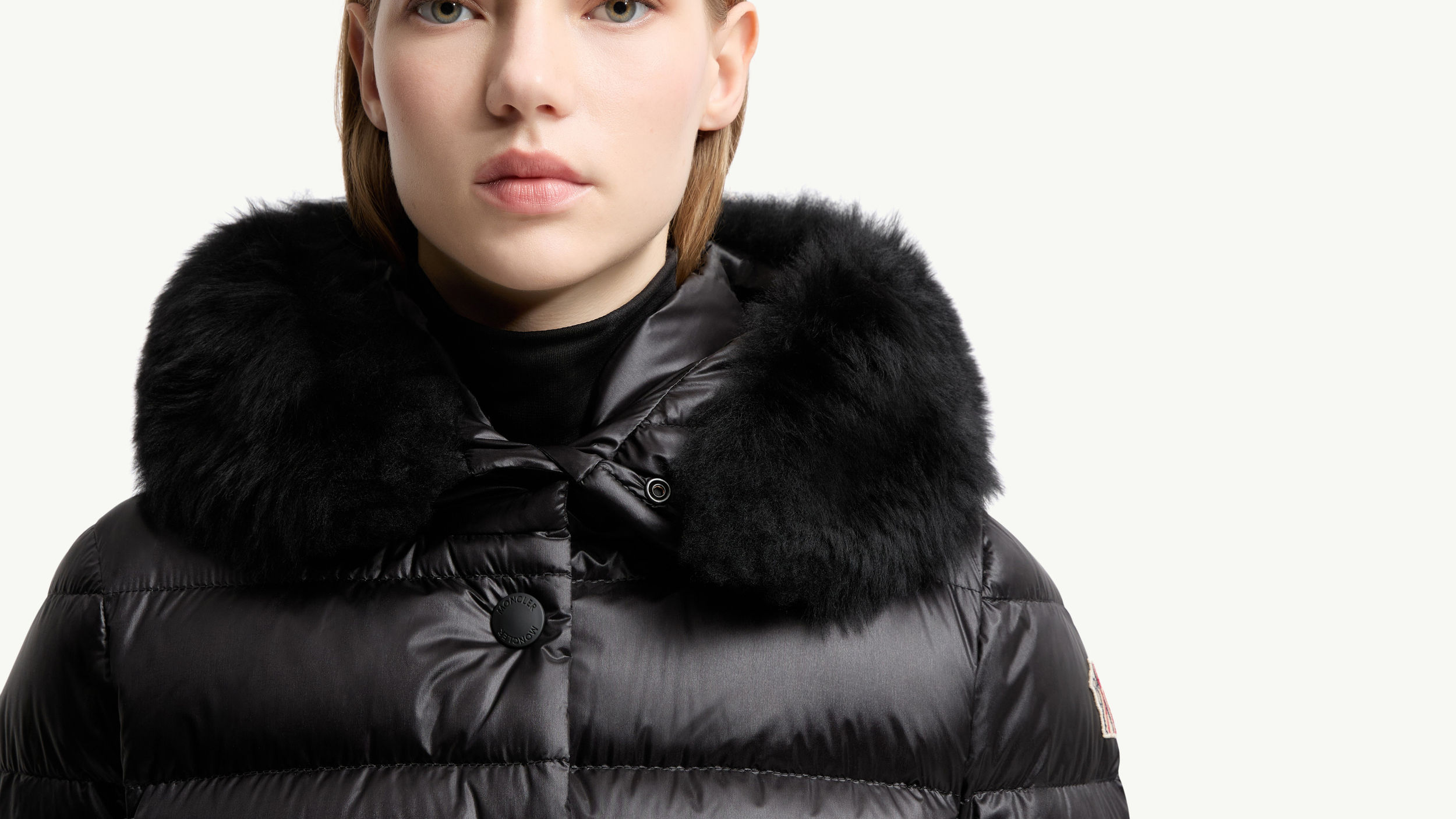 Slide 1 - product.feature.detachablefur.title