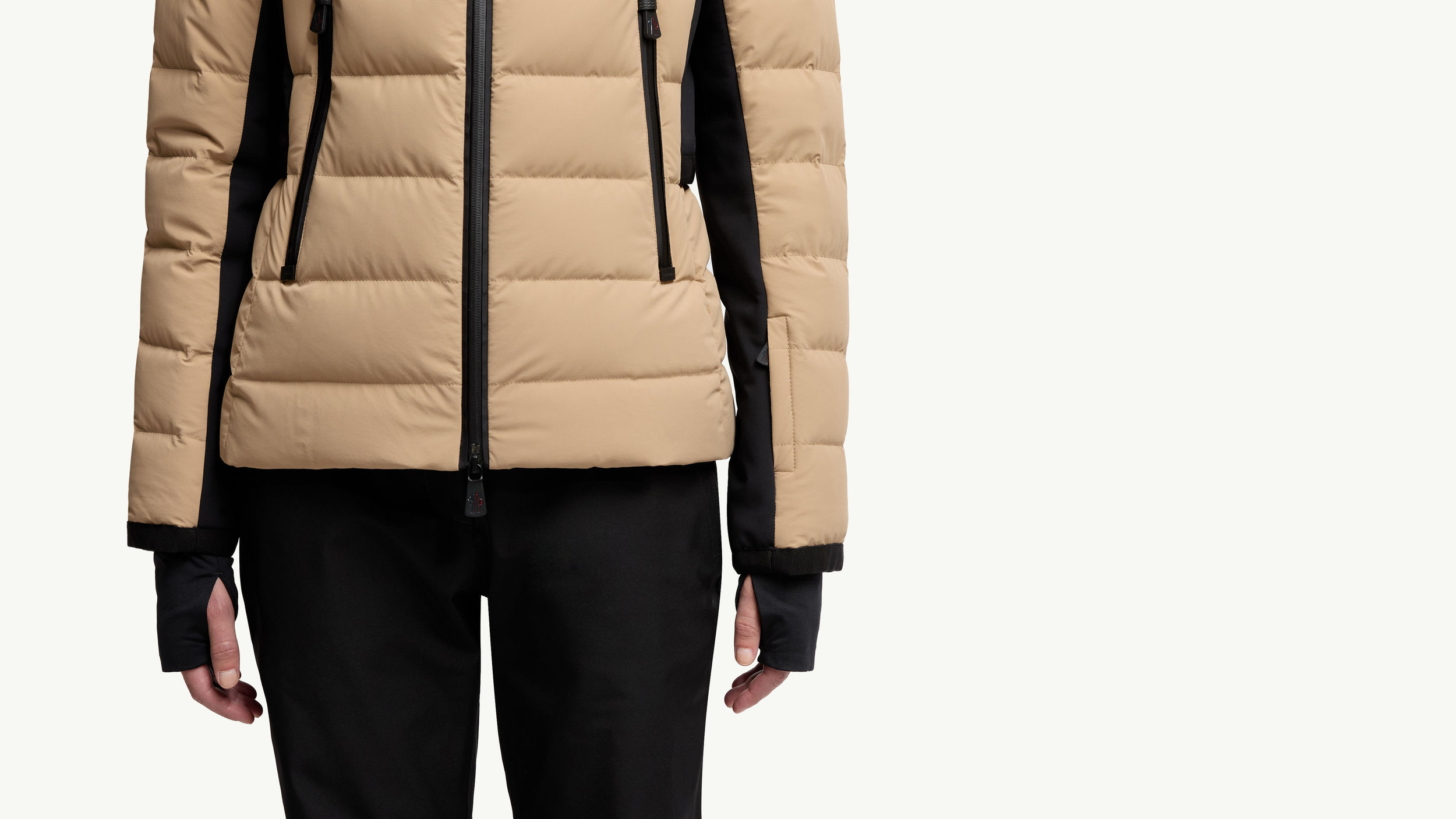 Slide 2 - product.feature.sleevedetailsskipass.title