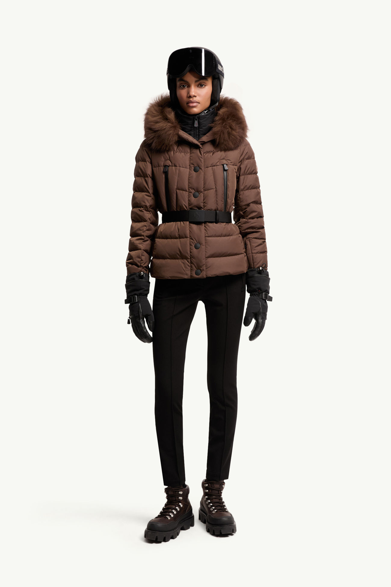 Plumífero esquí con ribete de lana de oveja joven y capucha Beverley Mujer Marrón Moncler 0