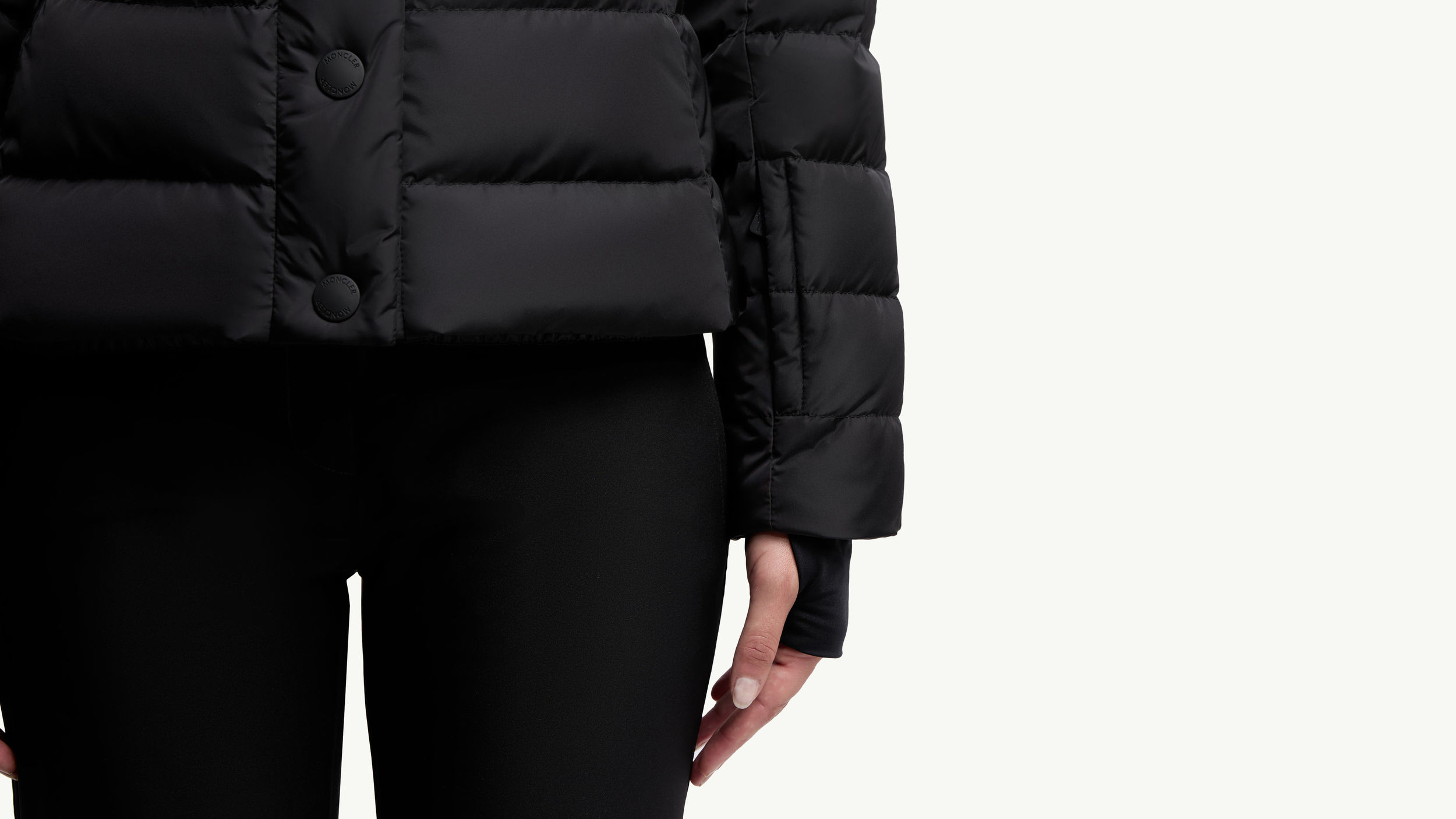 Slide 2 - product.feature.sleevedetailsskipass.title