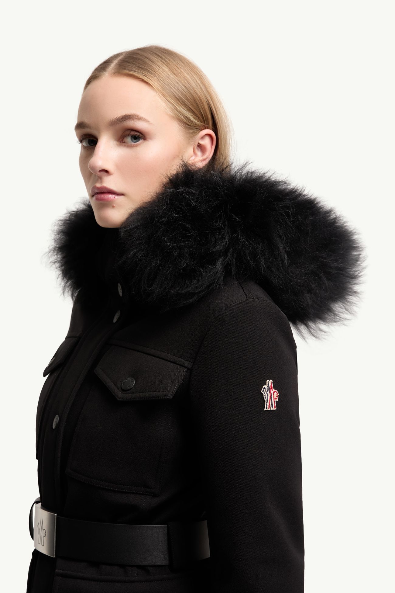 Plumífero de esquí con ribete de piel de oveja joven Linotte Mujer Negro Moncler 1
