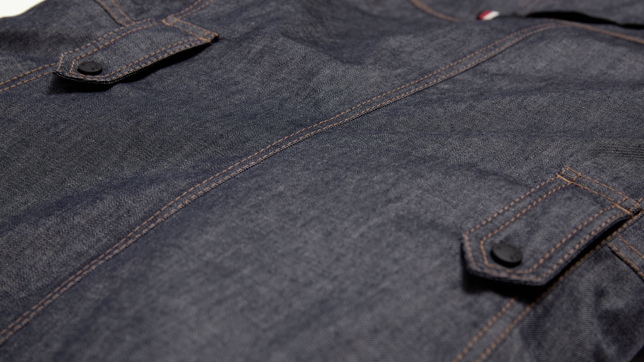 Slide 2 - Denim intemporel