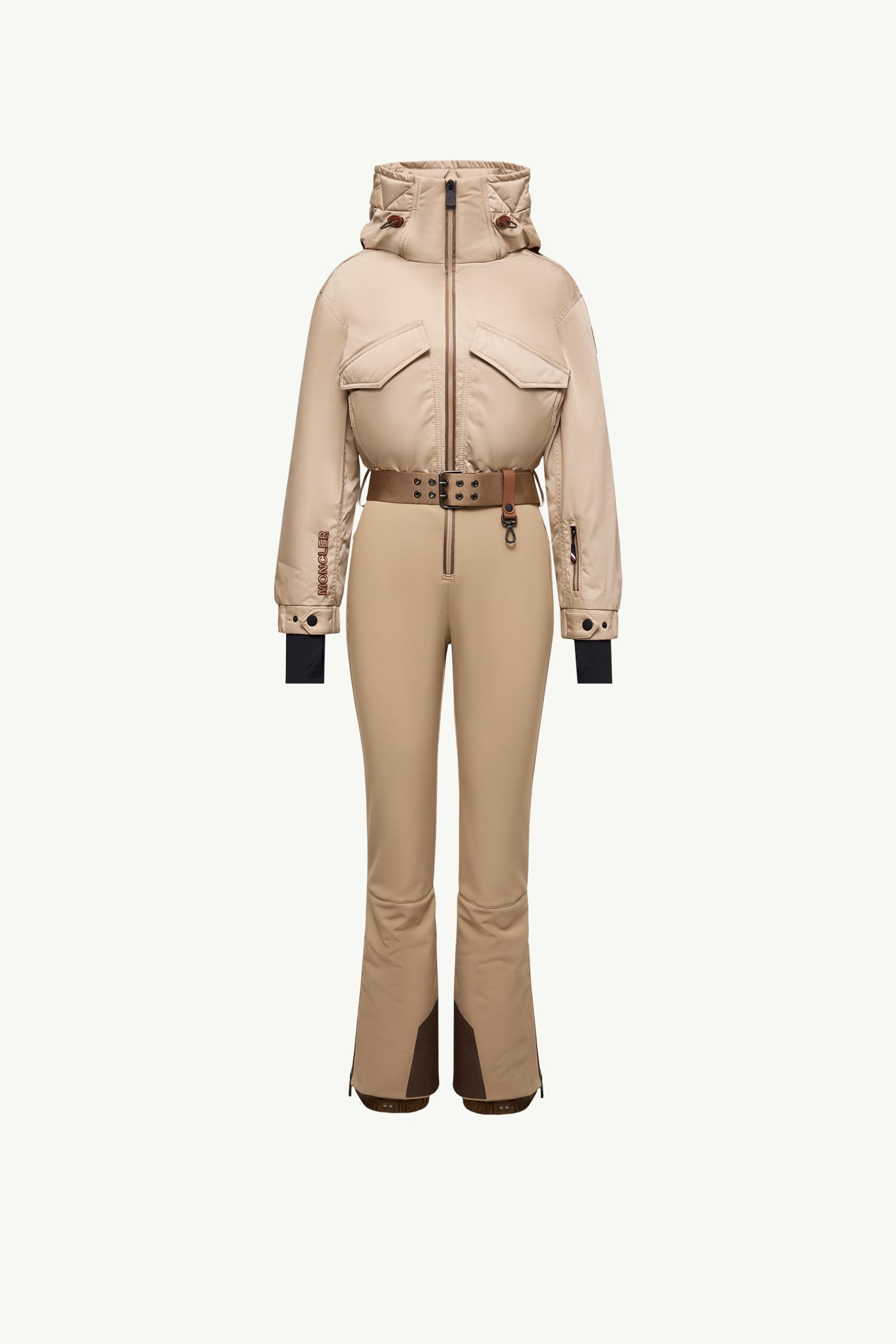 https://moncler-cdn.thron.com/api/v1/content-delivery/shares/dpx6uv/contents/K20982G00006M7340P22_F/image/K20982G00006M7340P22_F
