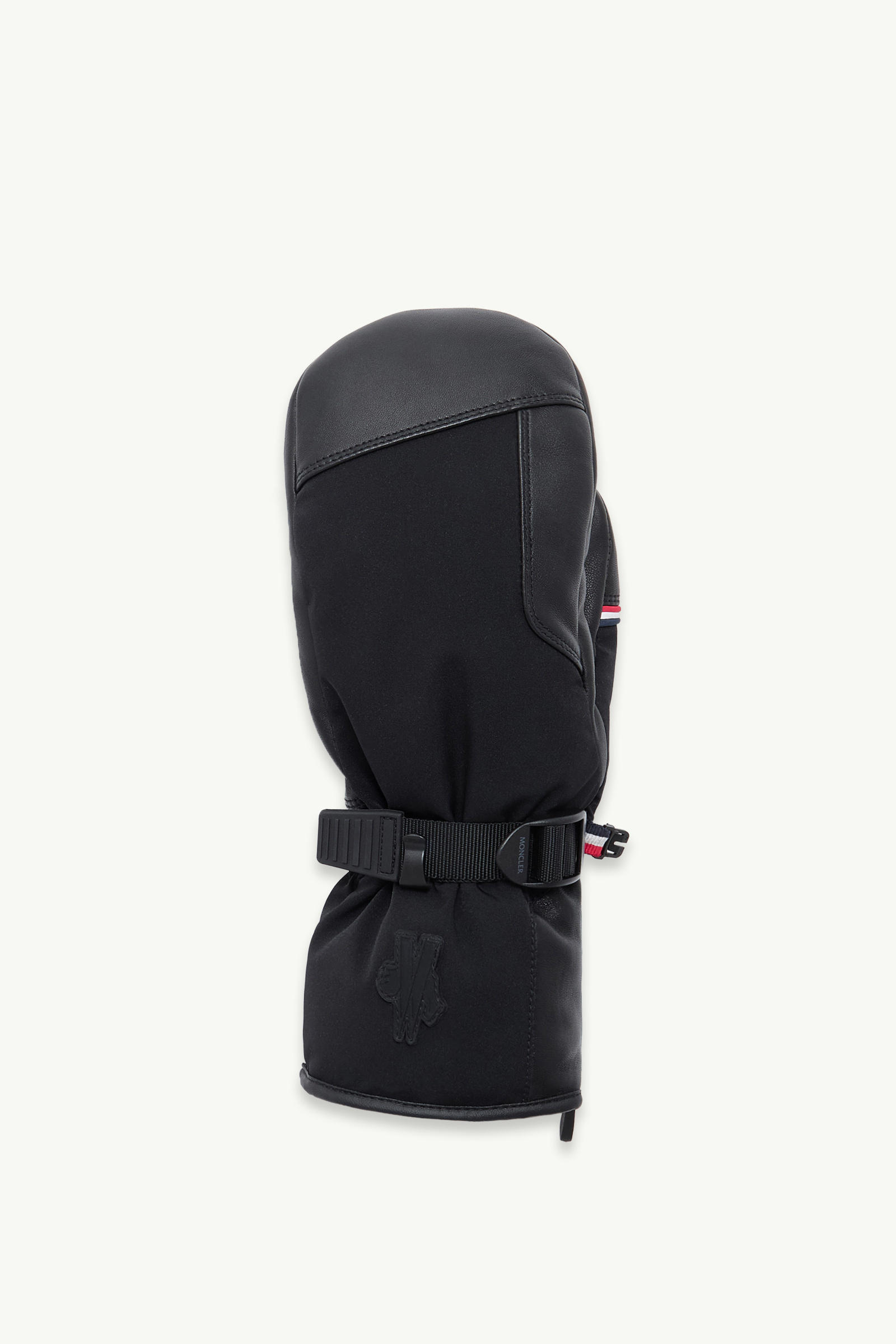 https://moncler-cdn.thron.com/api/v1/content-delivery/shares/dpx6uv/contents/K20983A00004597S5999_F/image/K20983A00004597S5999_F