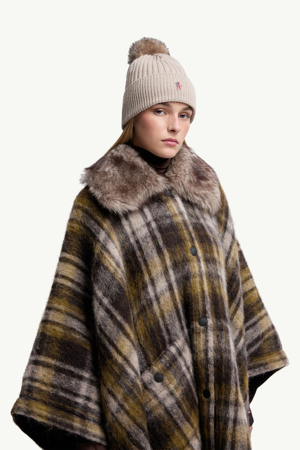 Bonnet en cachemire avec pompon Femmes Beige Clair Moncler 1