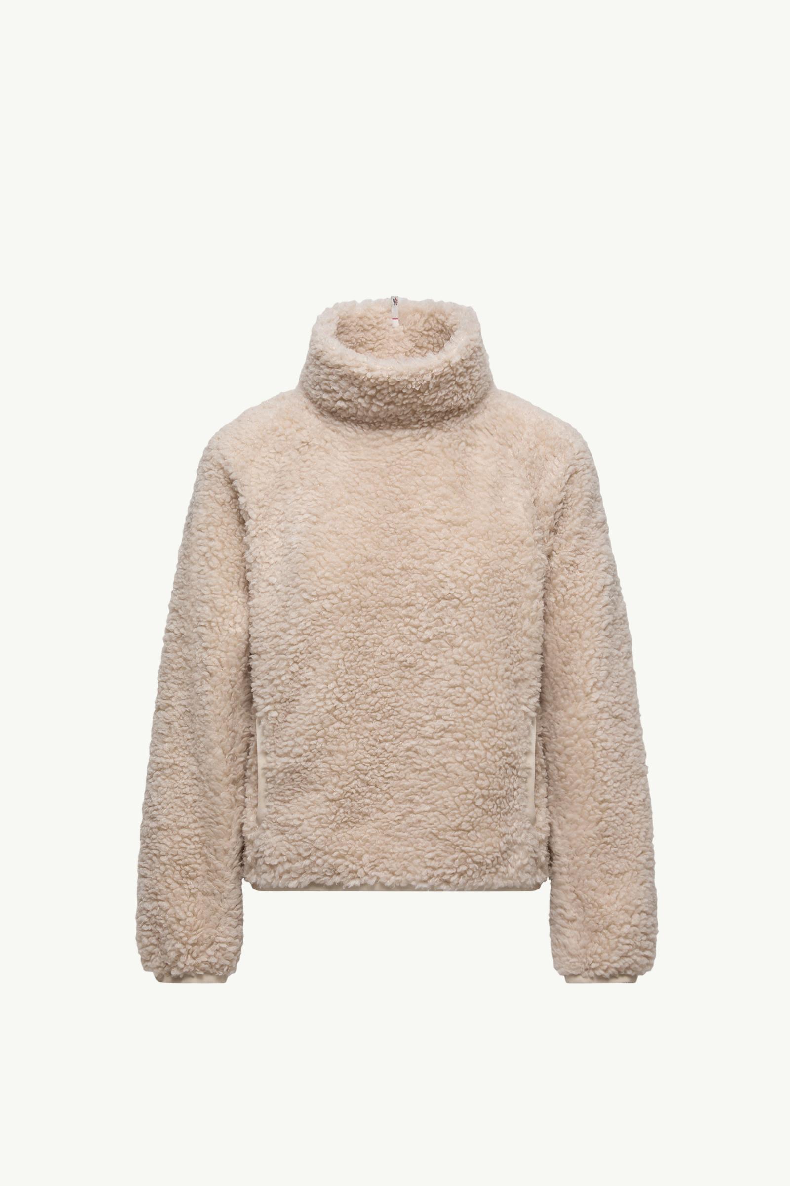 Teddy Turtleneck Sweatshirt_findInBoutique_image