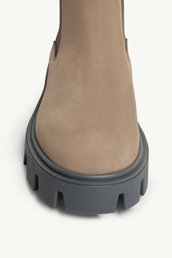 Peak City Nubuck Chelsea Boots Men Light Brown Moncler 2
