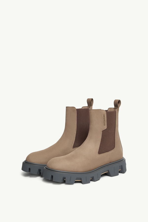 Peak City Nubuck Chelsea Boots Men Light Brown Moncler 3